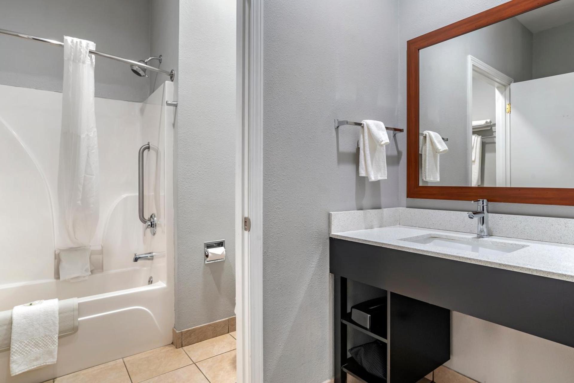 Quality Inn & Suites Demopolis photo 29