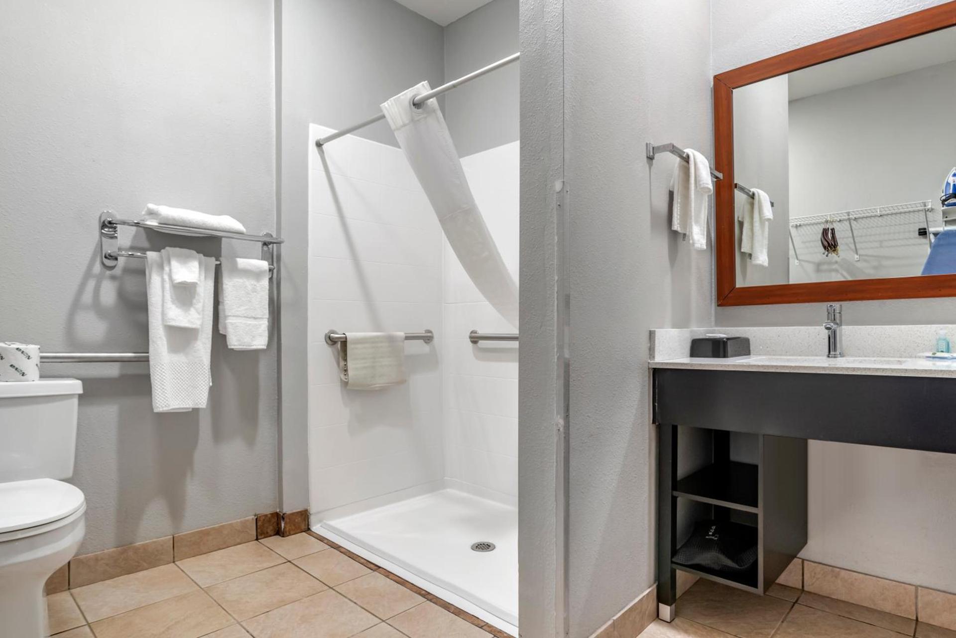 Quality Inn & Suites Demopolis photo 48