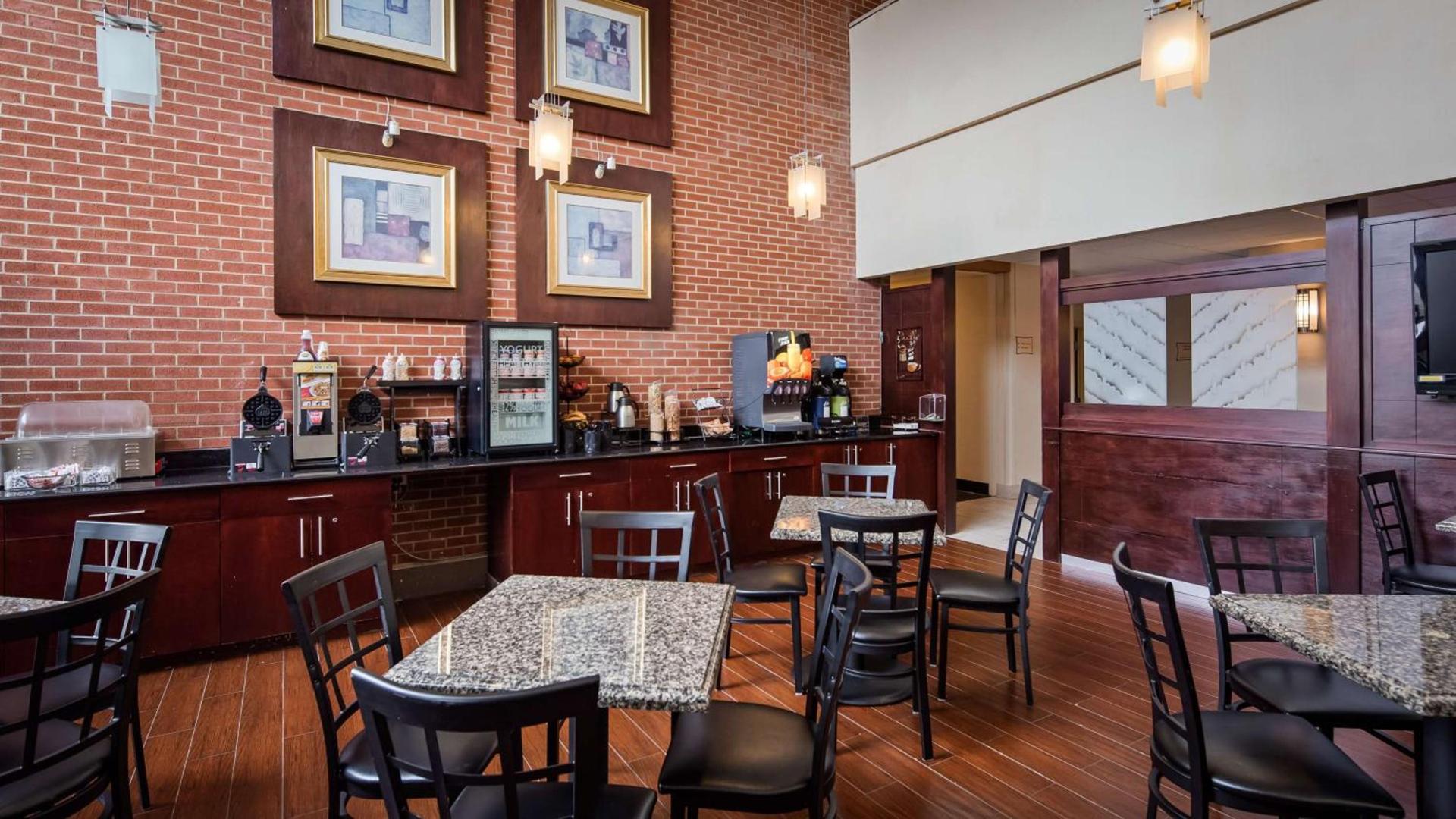 Best Western Plus Reading Inn & Suites photo 9