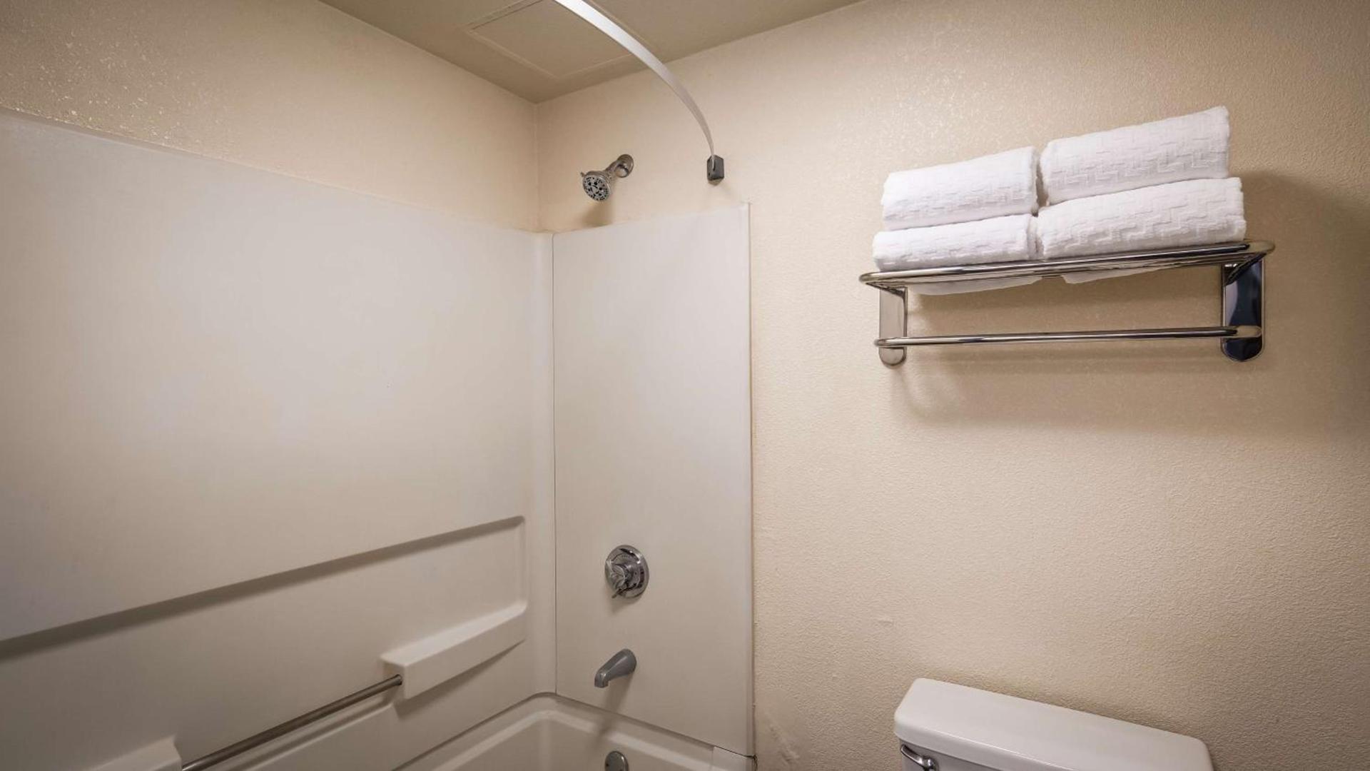 Best Western Plus Reading Inn & Suites photo 69