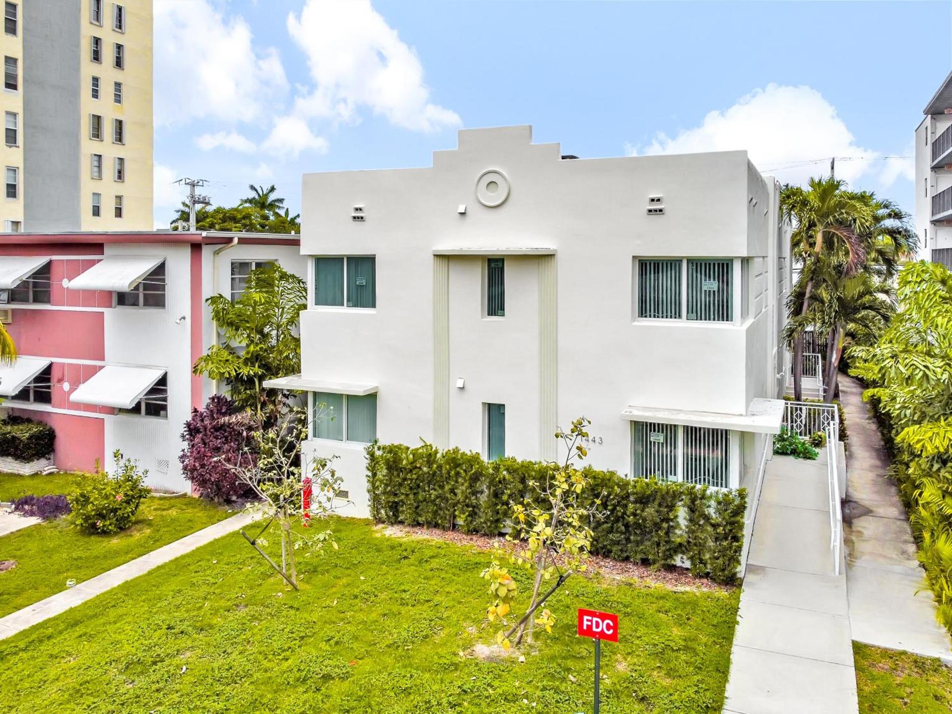West Deco photo 5