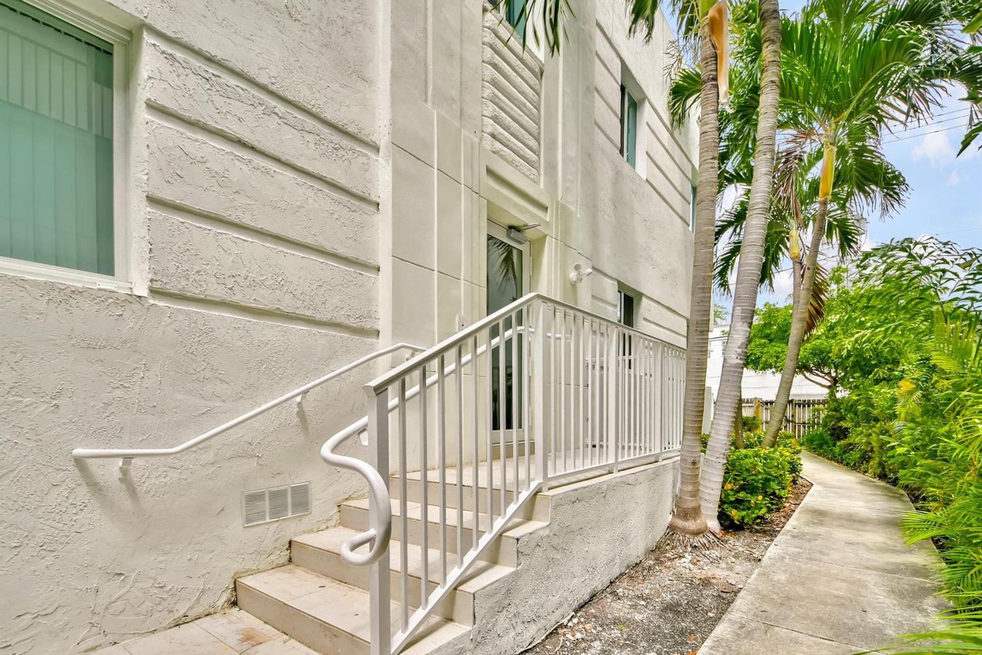 West Deco photo 25