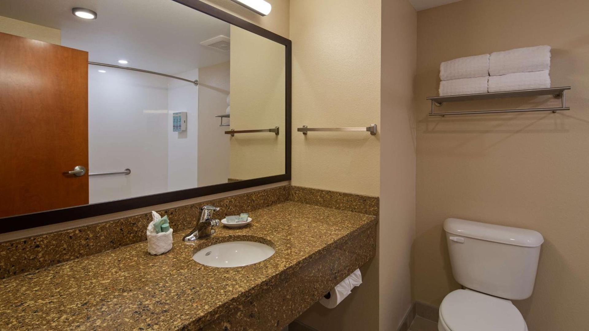 Best Western Bronco Inn photo 17