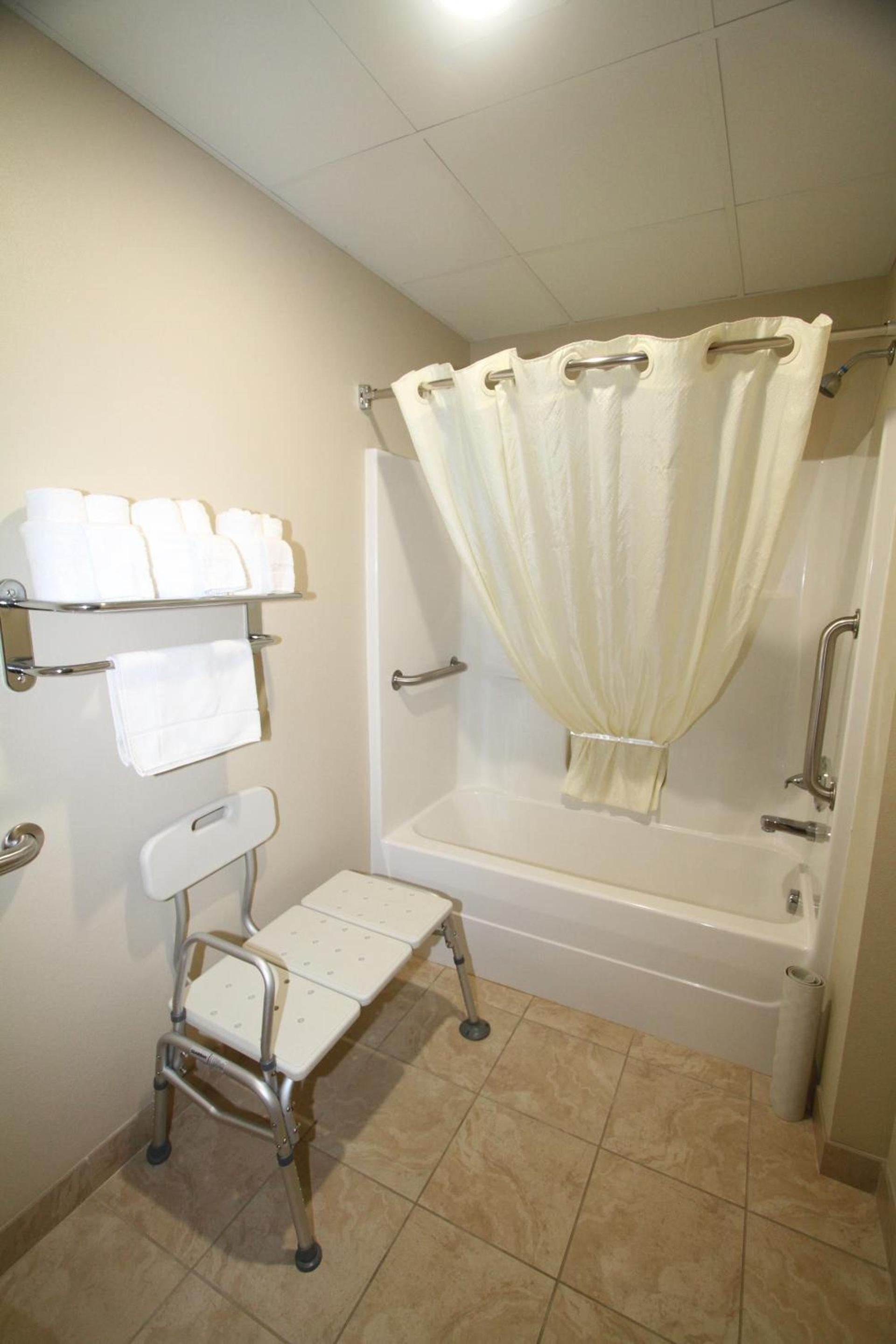 Bowman Inn and Suites photo 7