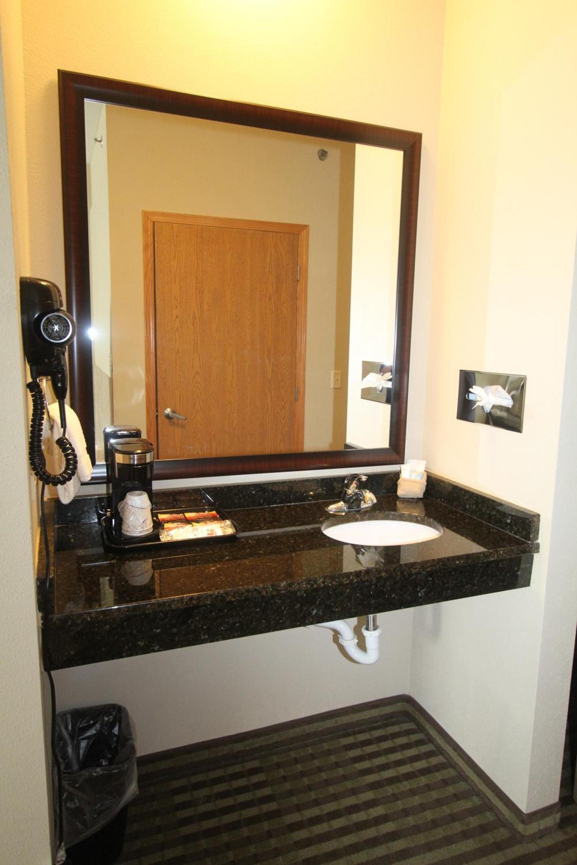 Bowman Inn and Suites photo 10