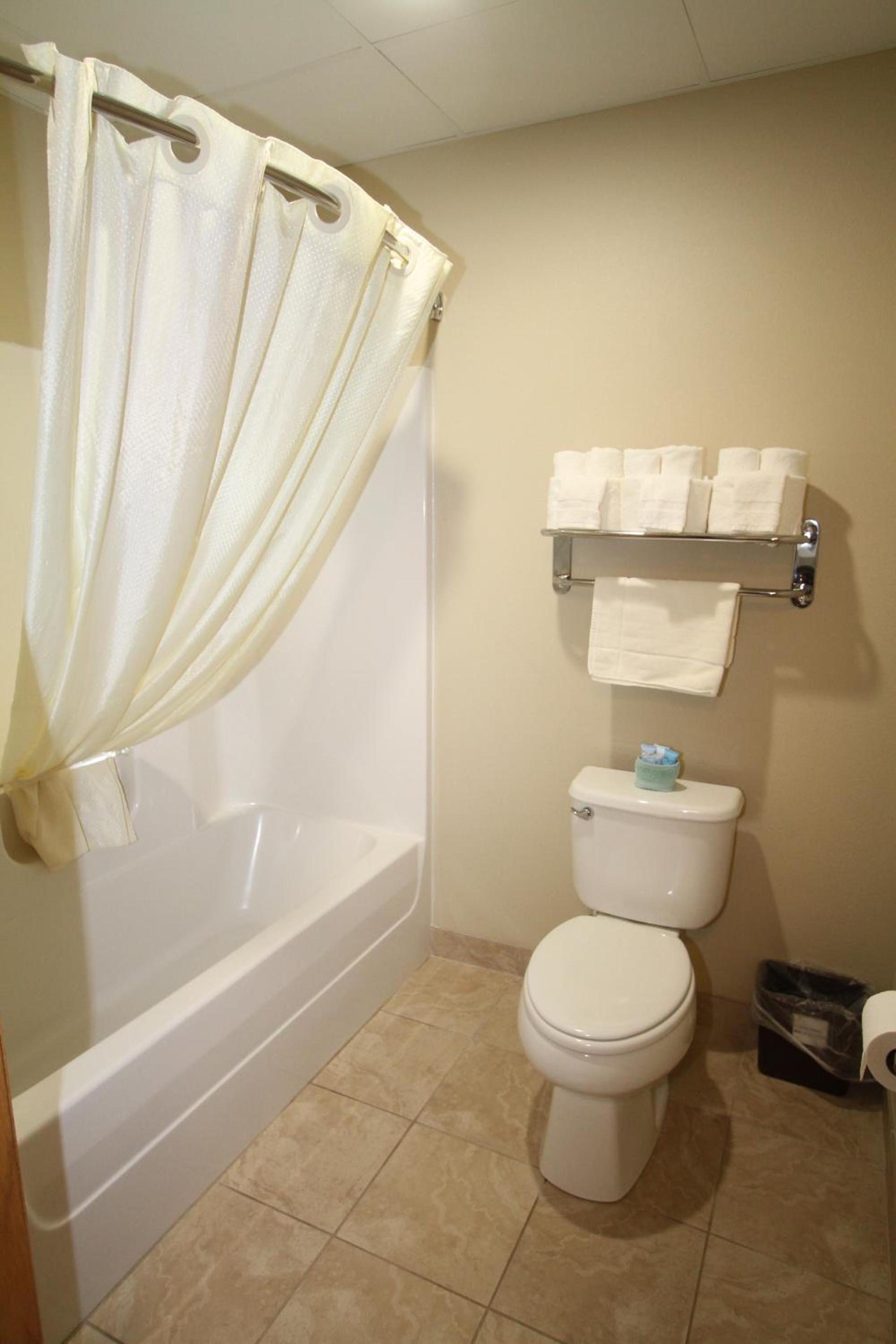 Bowman Inn and Suites photo 9