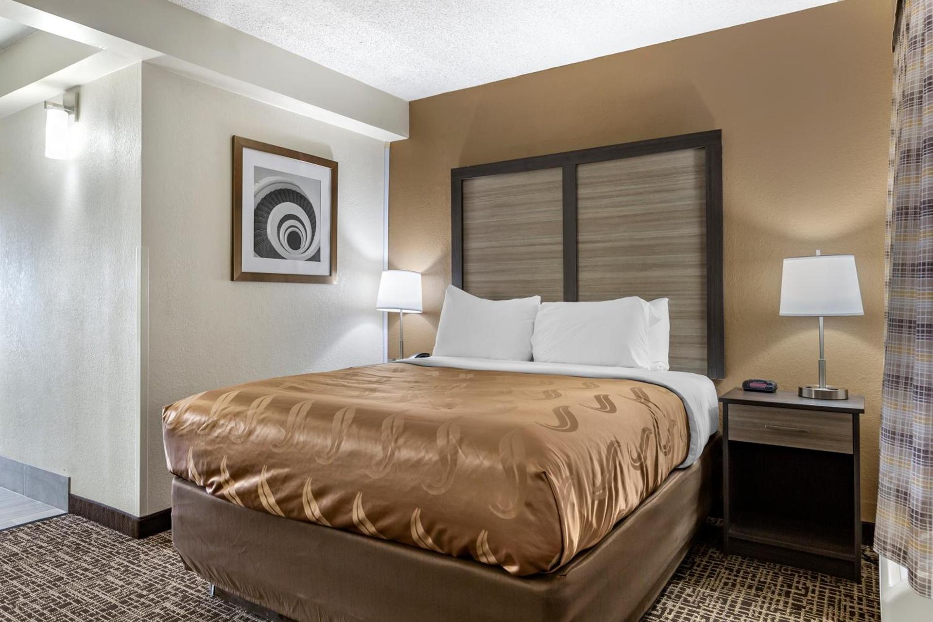 Quality Inn & Suites Spring Lake - Fayetteville near Fort Bragg photo 96