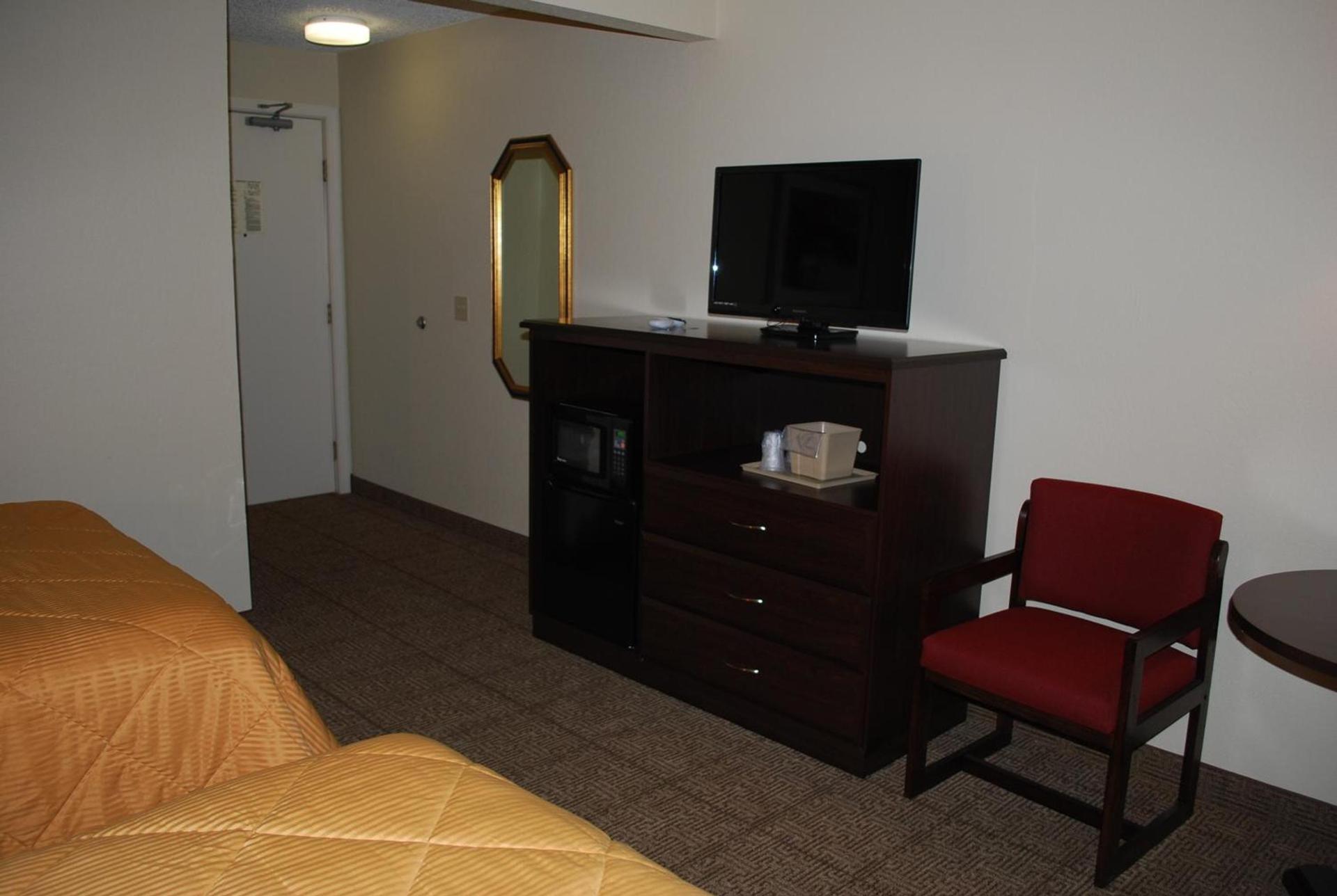 Clinton Inn & Suites photo 20