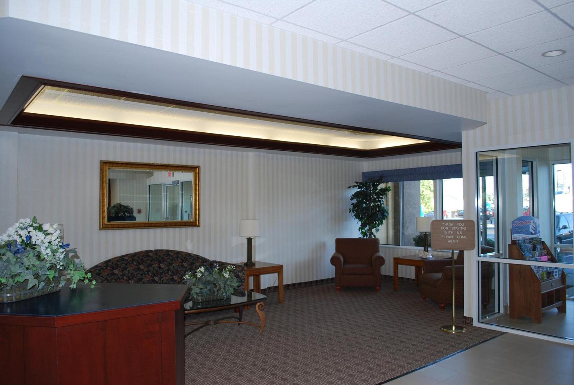 Clinton Inn & Suites photo 29