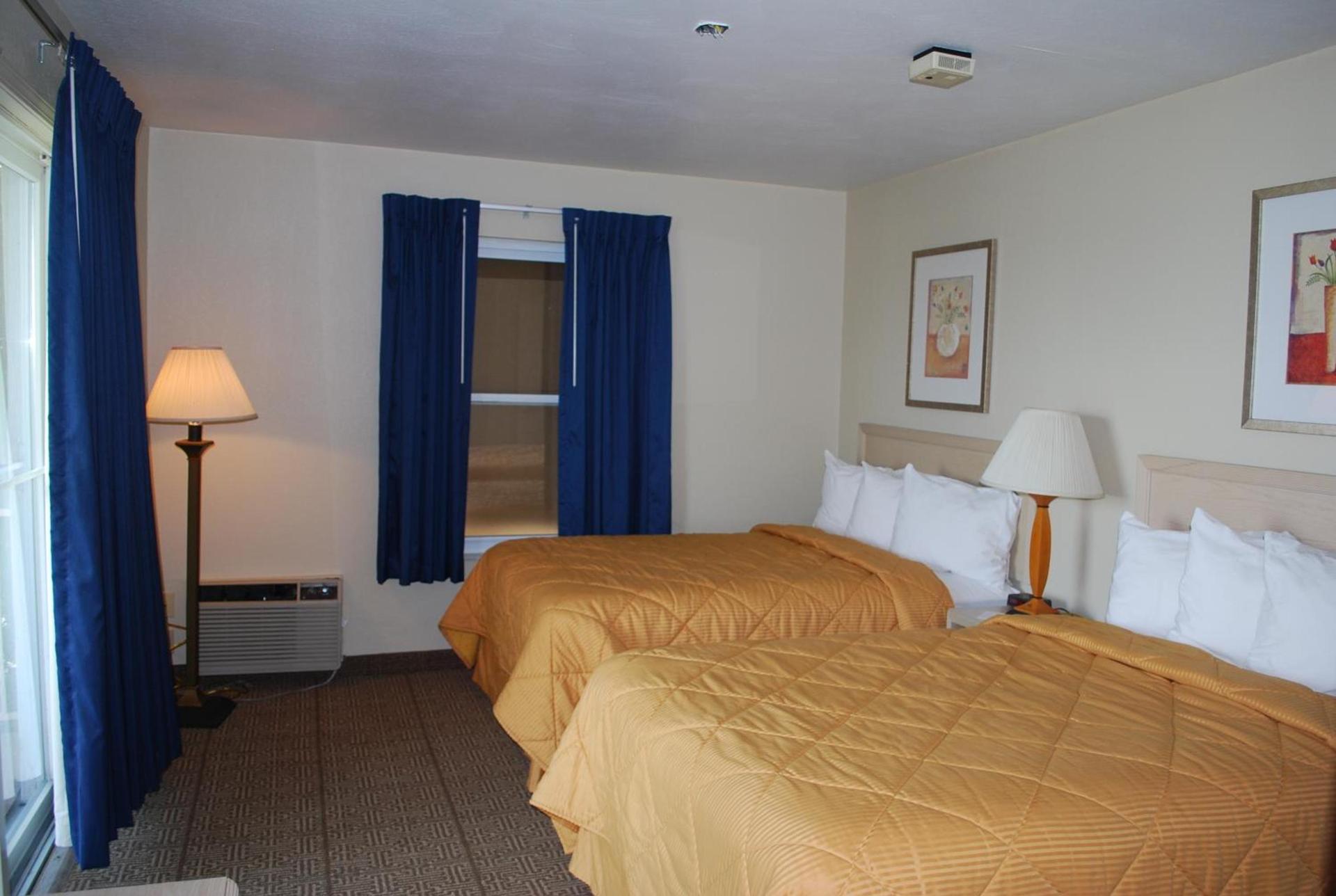 Clinton Inn & Suites photo 17