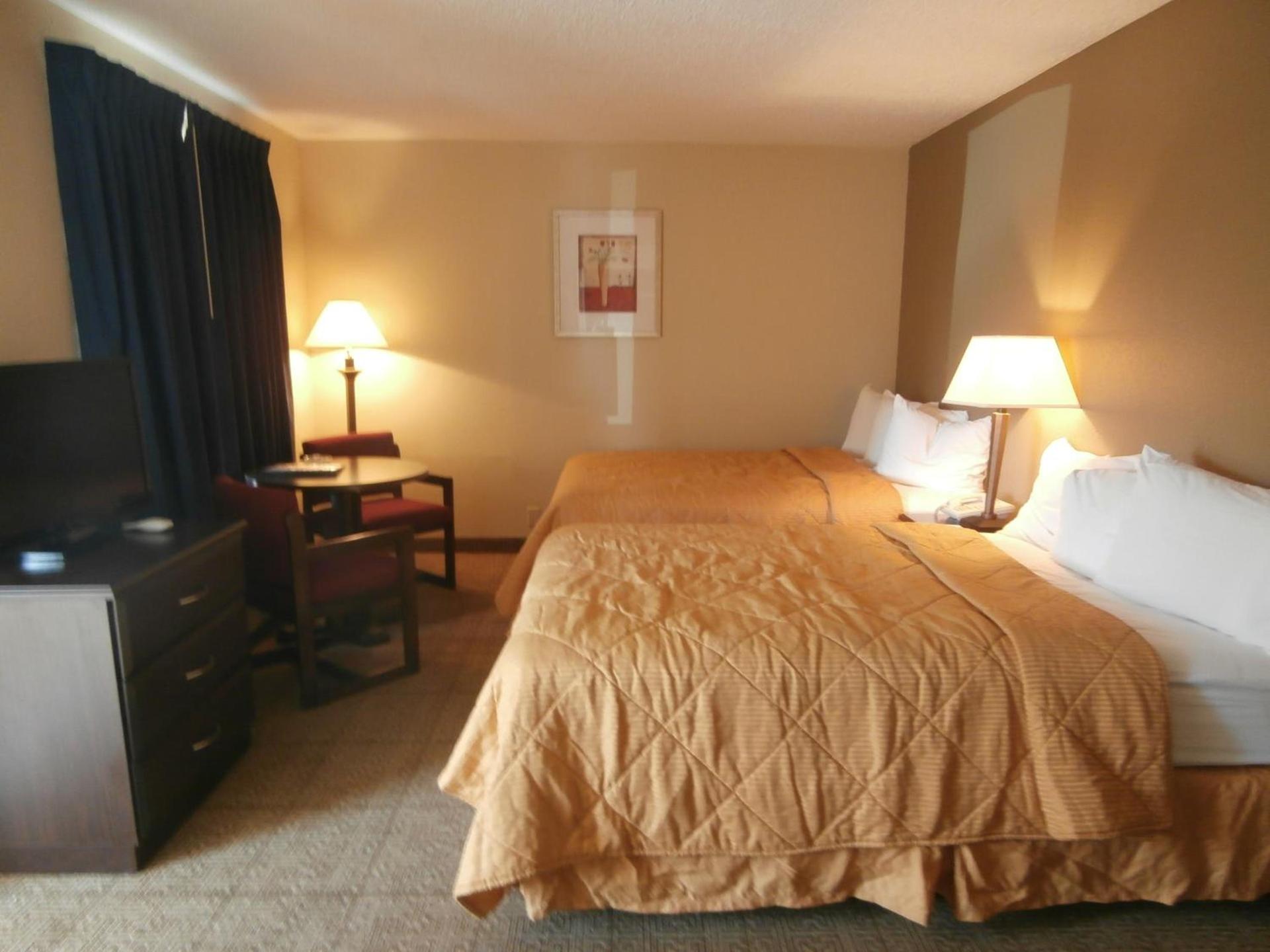 Clinton Inn & Suites photo 13