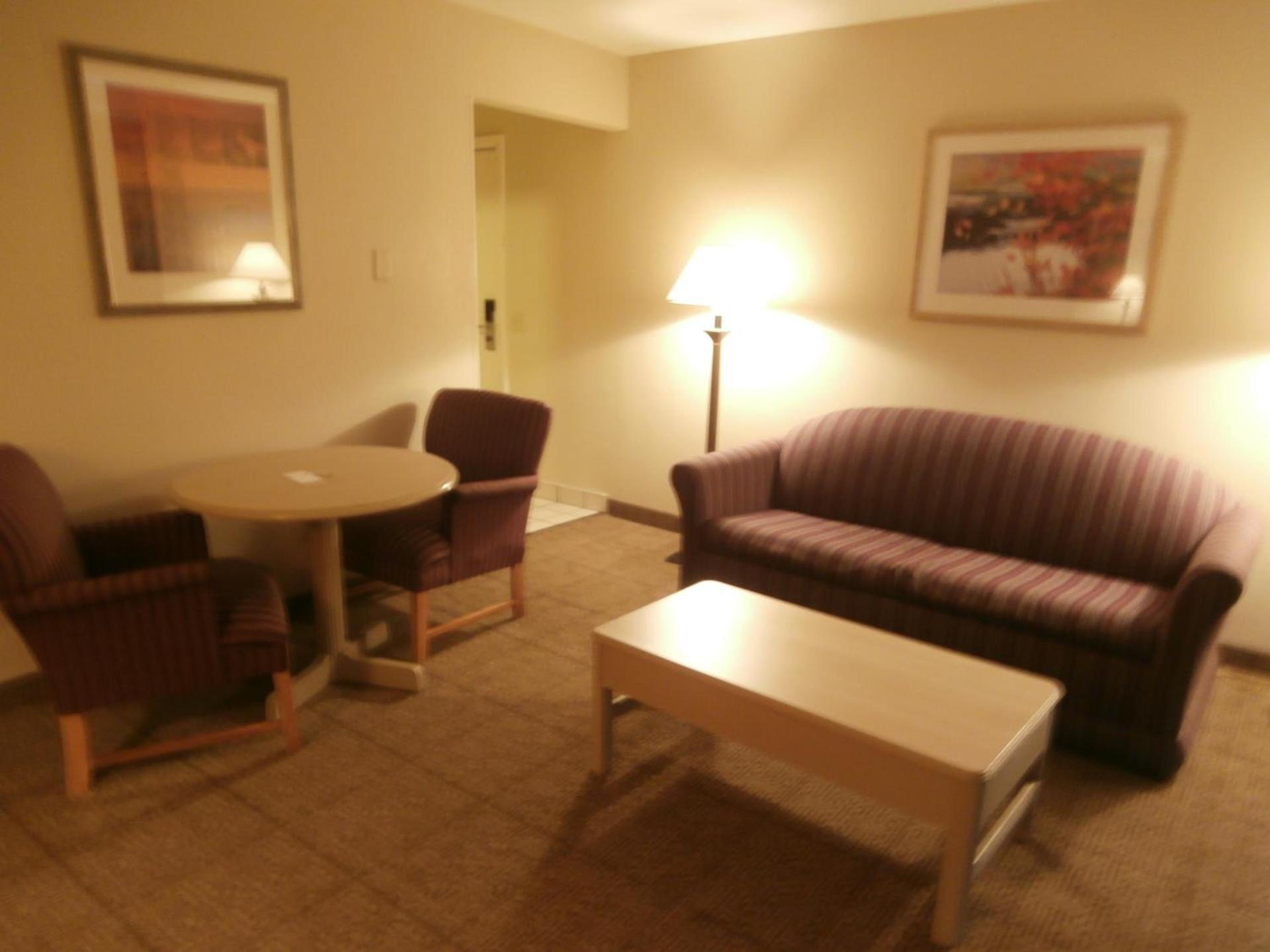 Clinton Inn & Suites photo 18