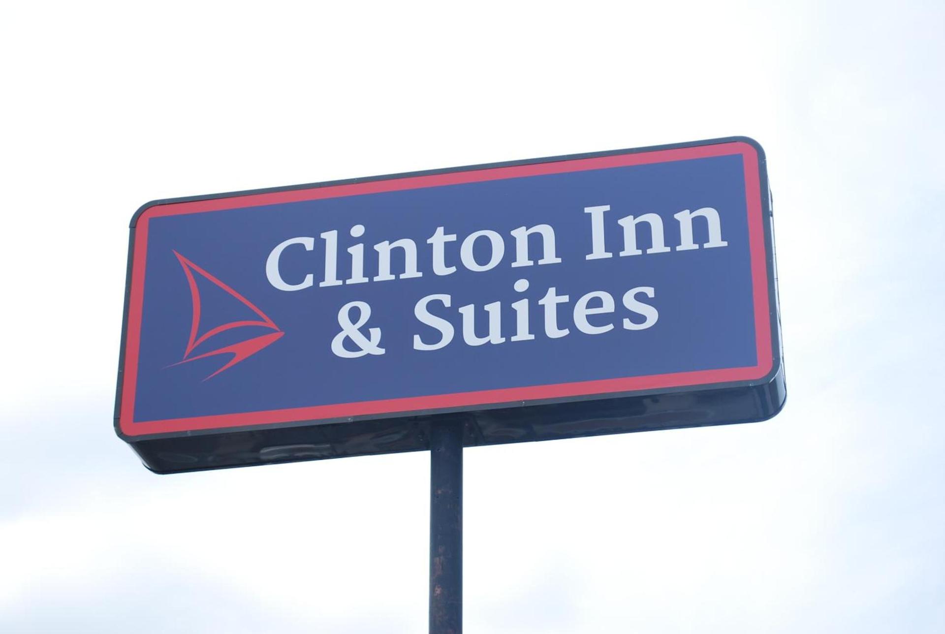 Clinton Inn & Suites photo 31