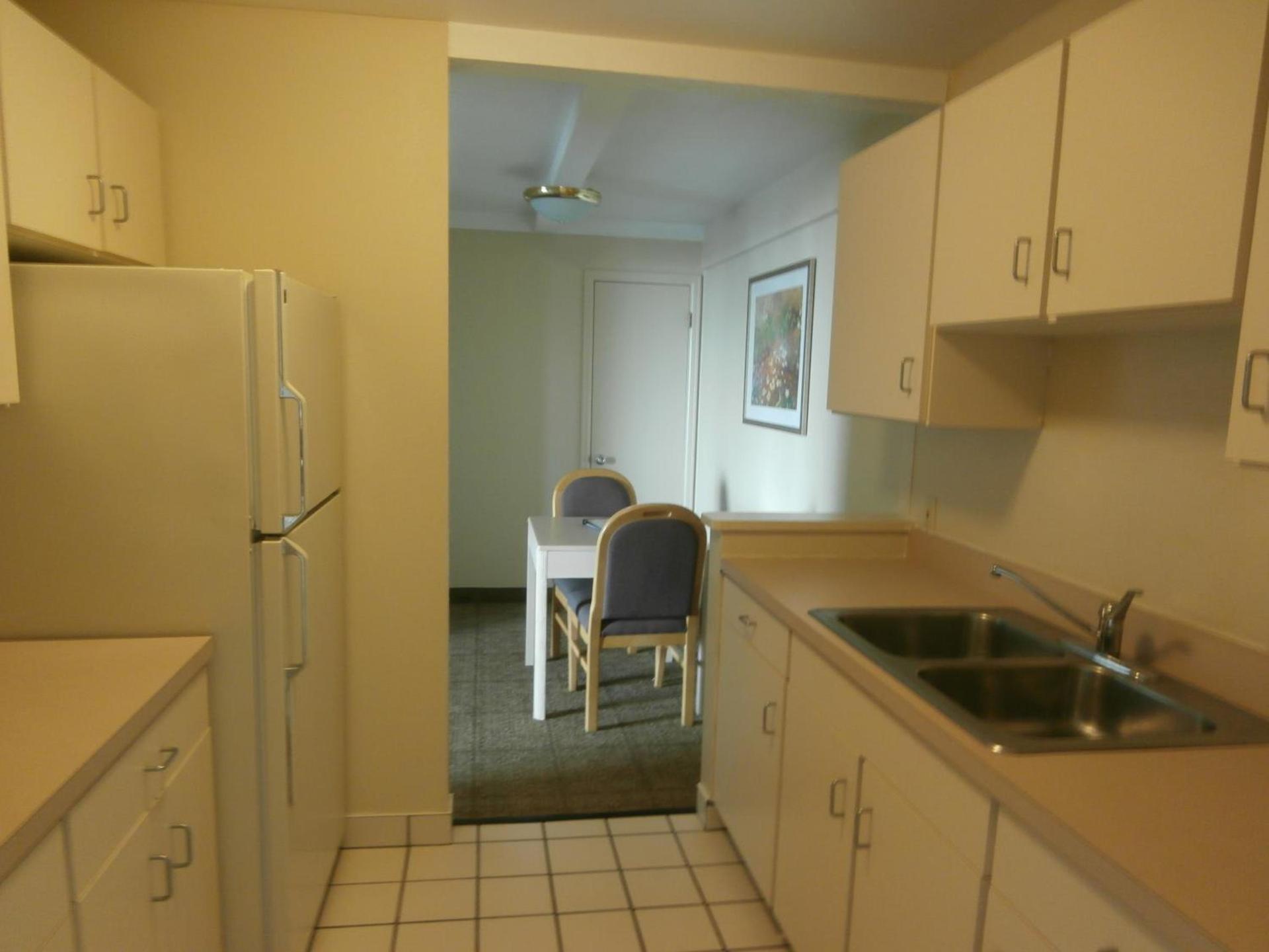 Clinton Inn & Suites photo 25