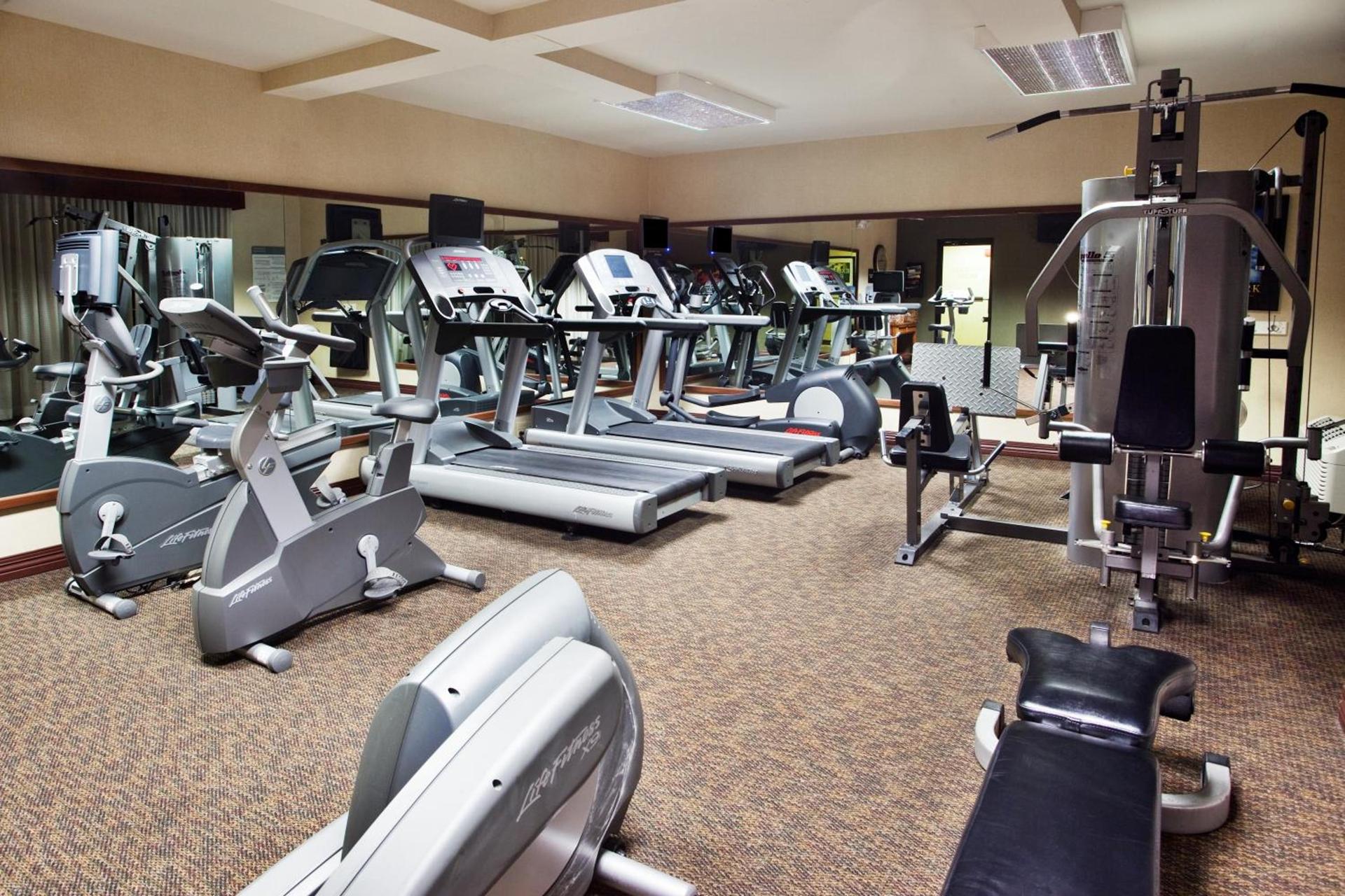 Ramada by Wyndham Cleveland Independence photo 7