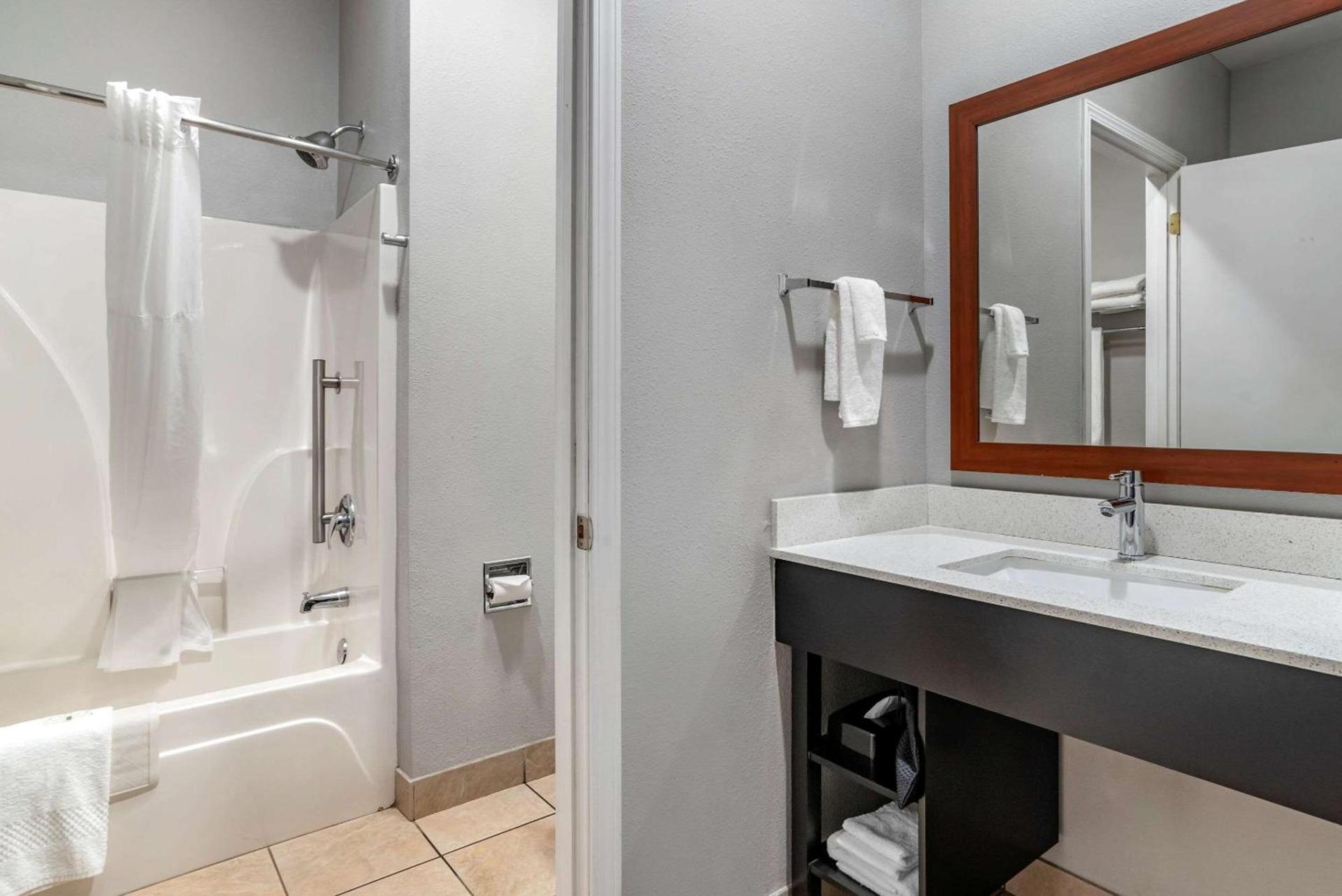 Quality Inn & Suites Demopolis photo 7