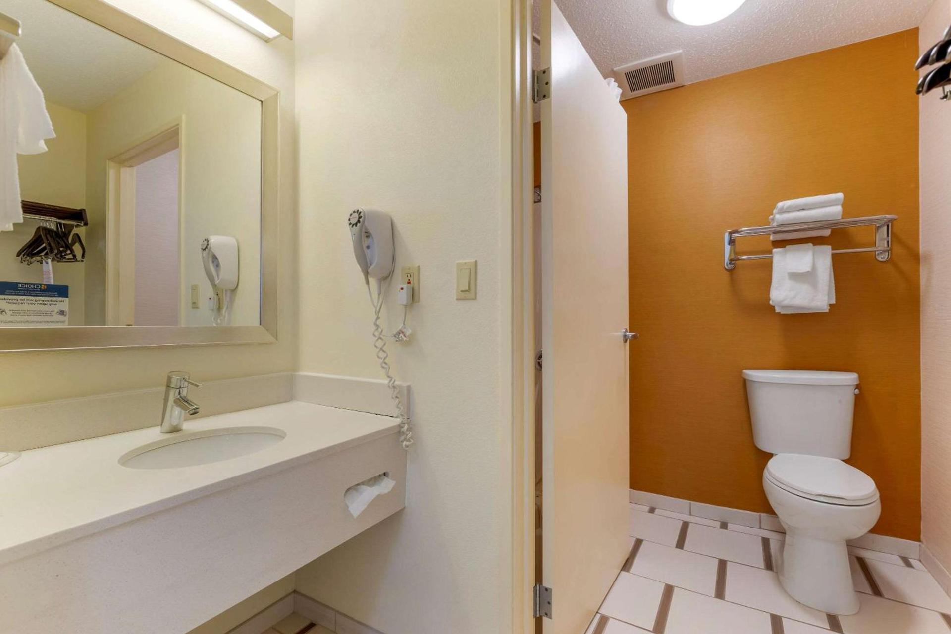 Quality Inn & Suites Keokuk North photo 9
