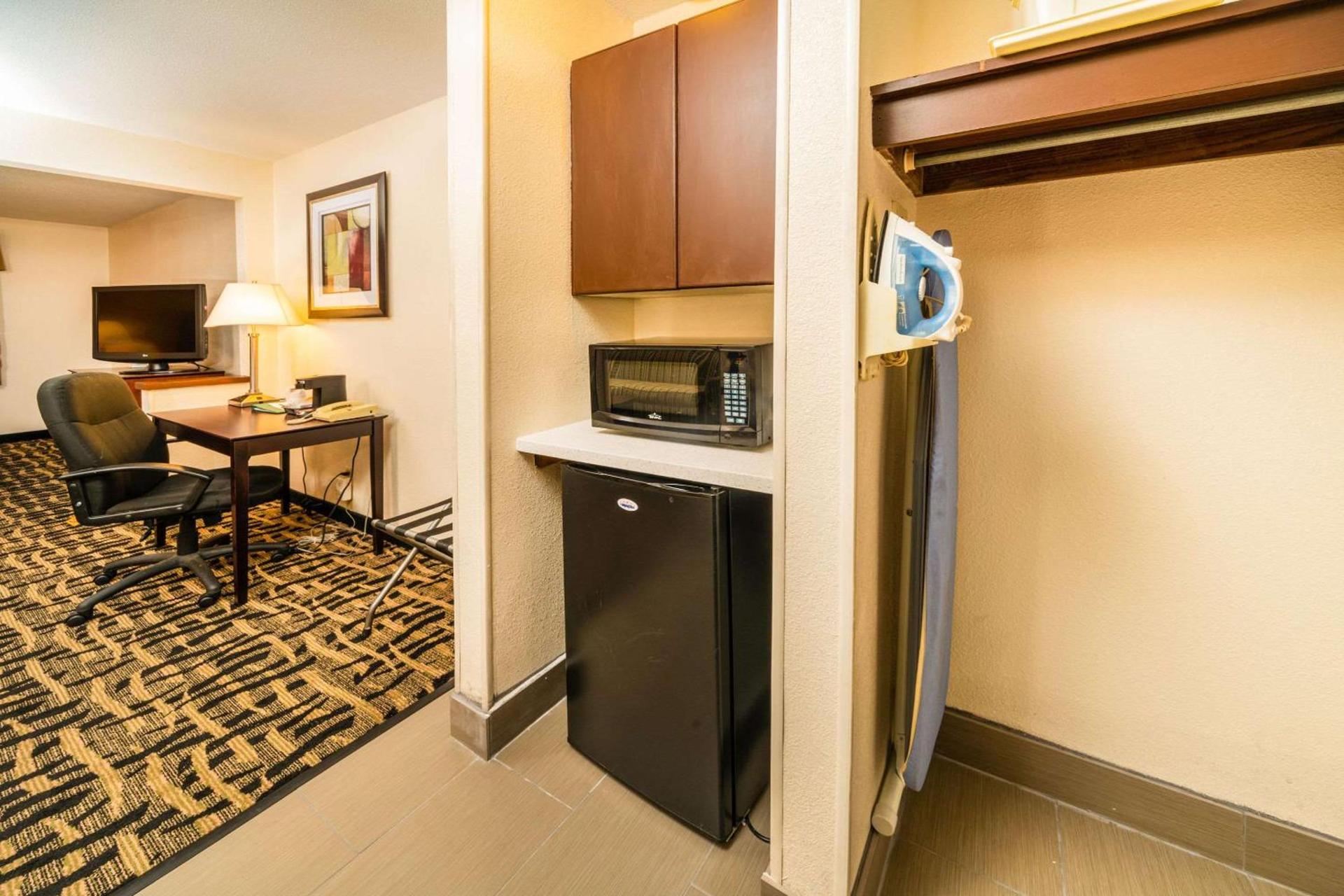 Quality Inn & Suites Danville East photo 8