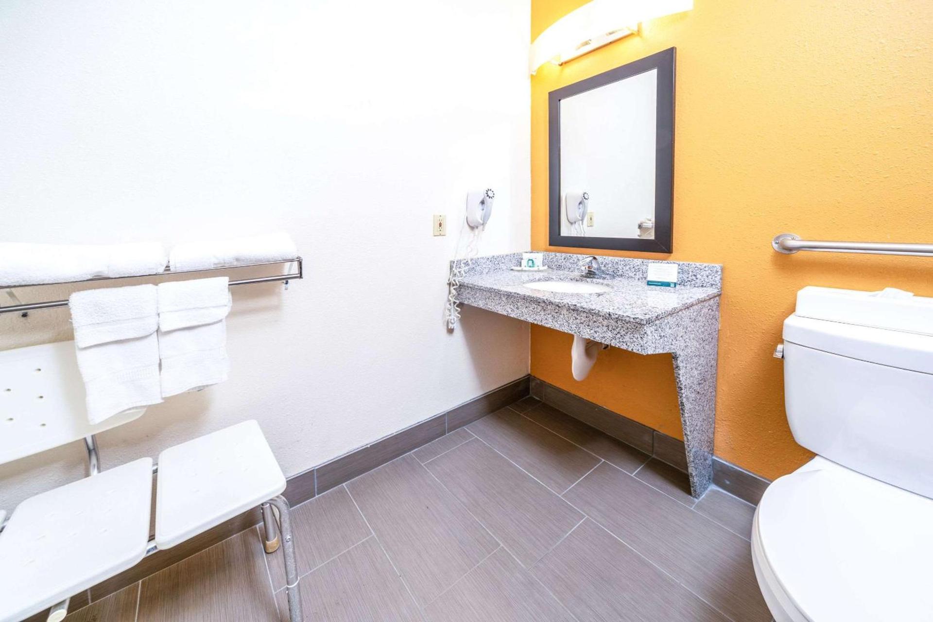 Quality Inn & Suites Danville East photo 12