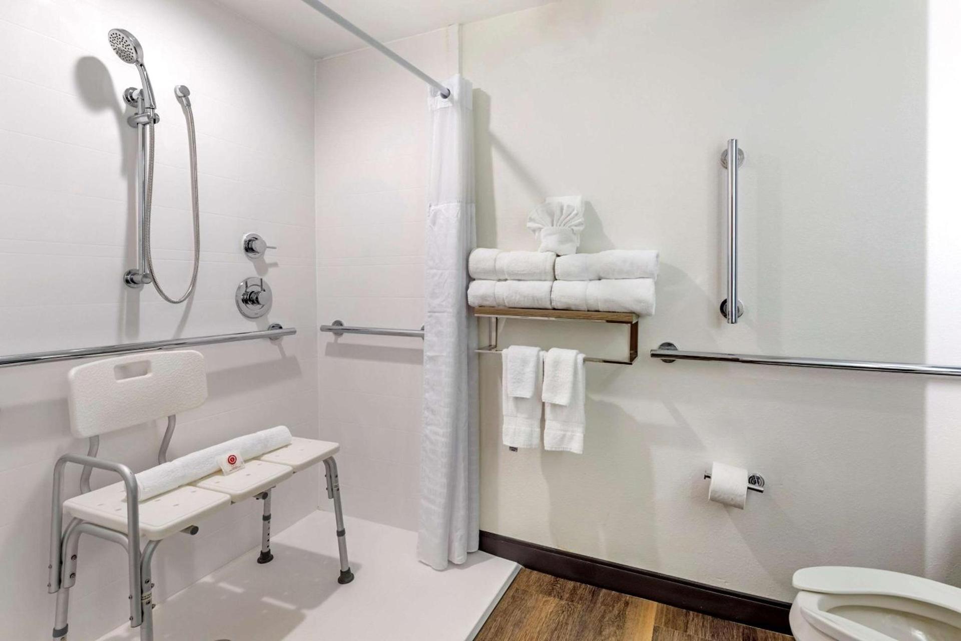 Comfort Suites Anderson-Clemson photo 12