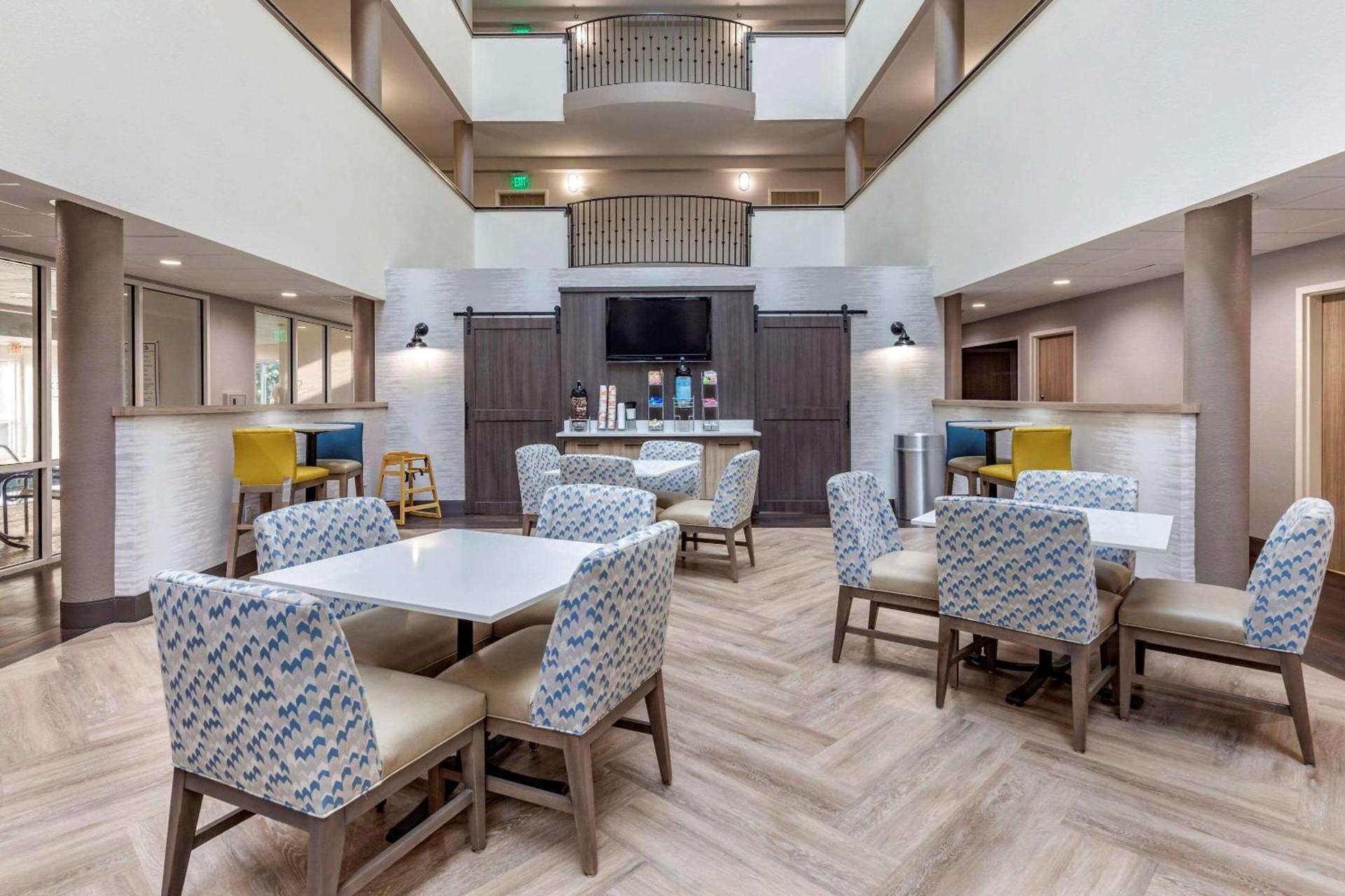 Comfort Suites Anderson-Clemson photo 25