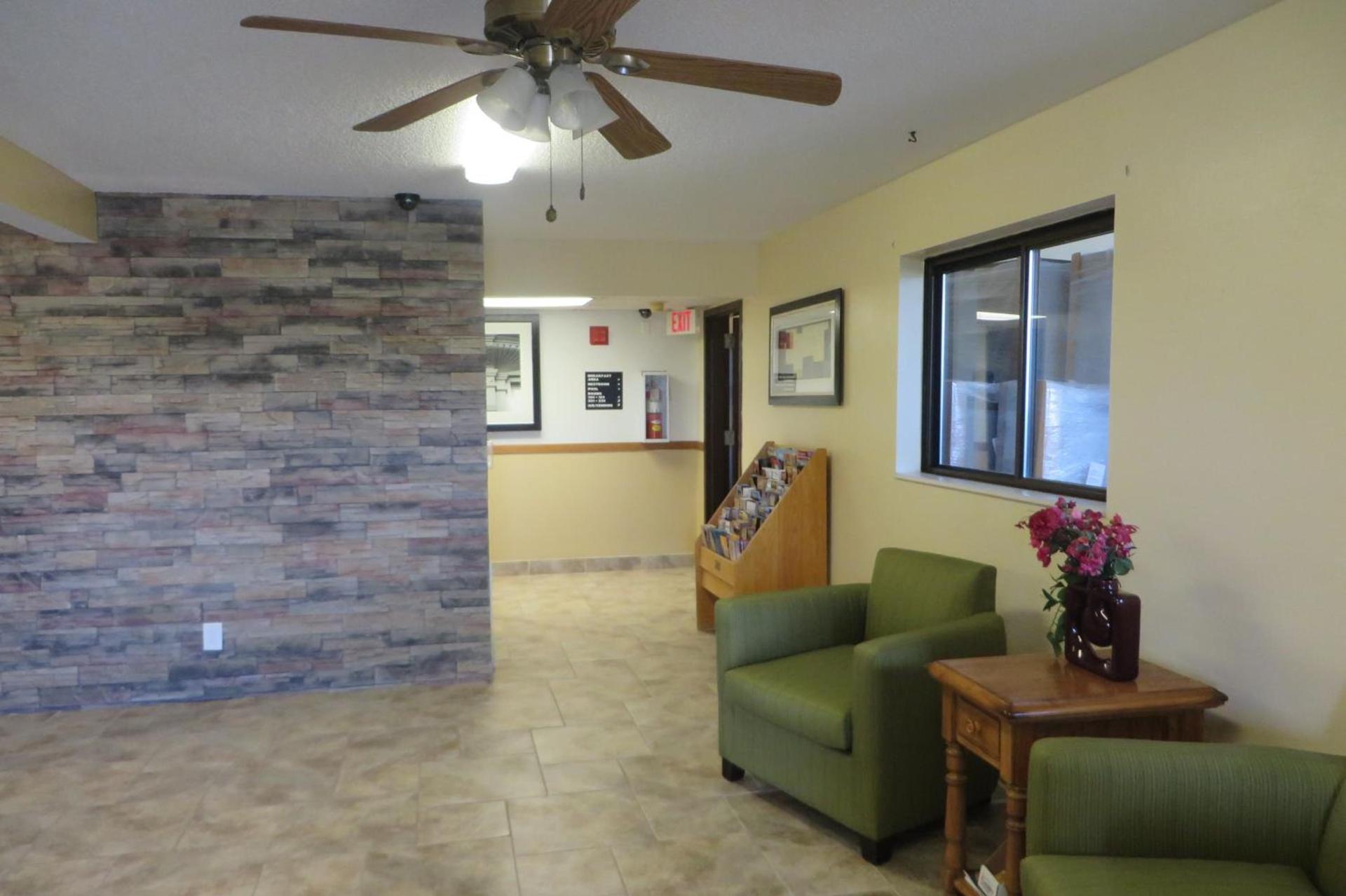 Western Inn & Suite Grinnell IA photo 27