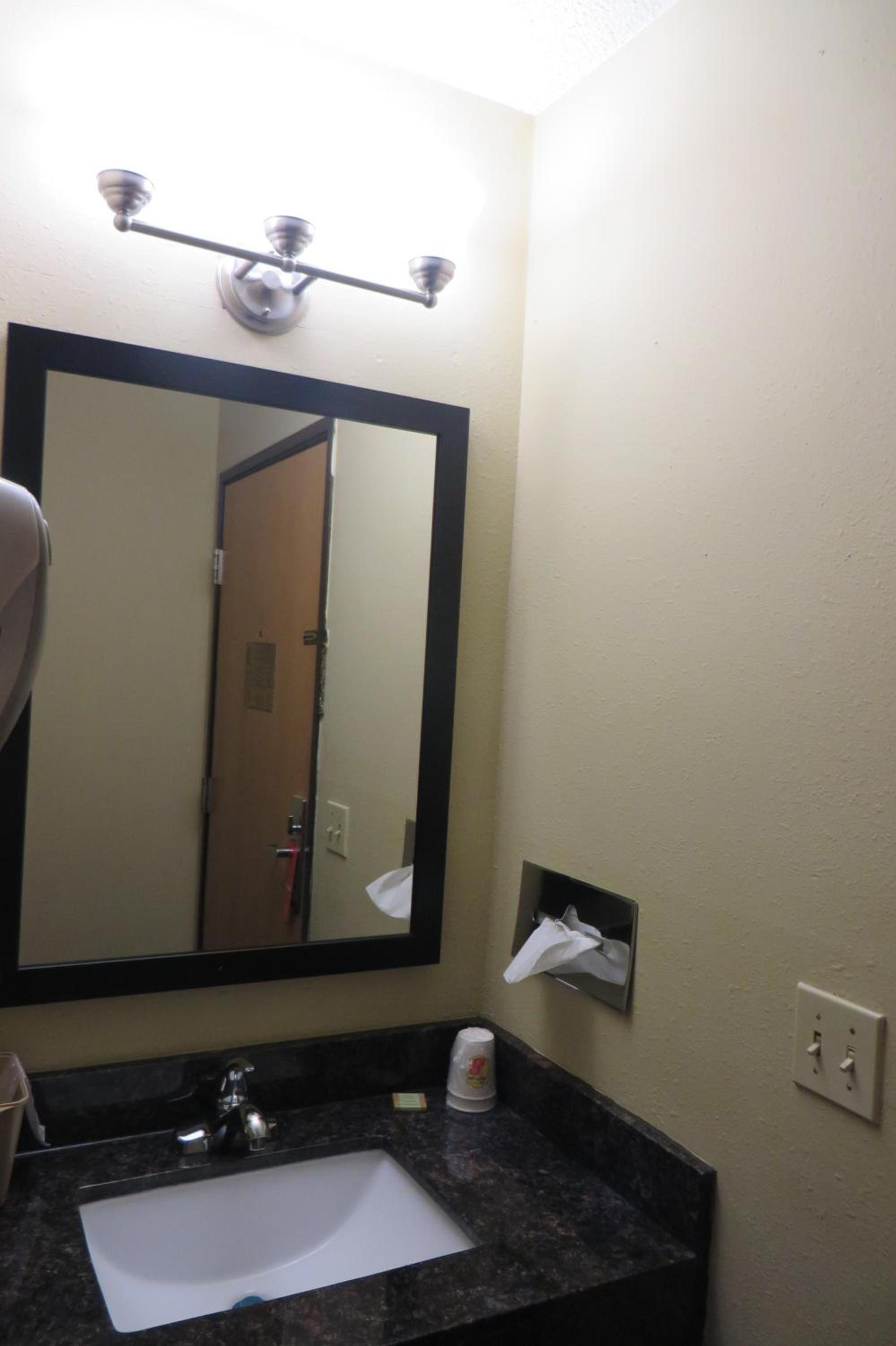 Western Inn & Suite Grinnell IA photo 44