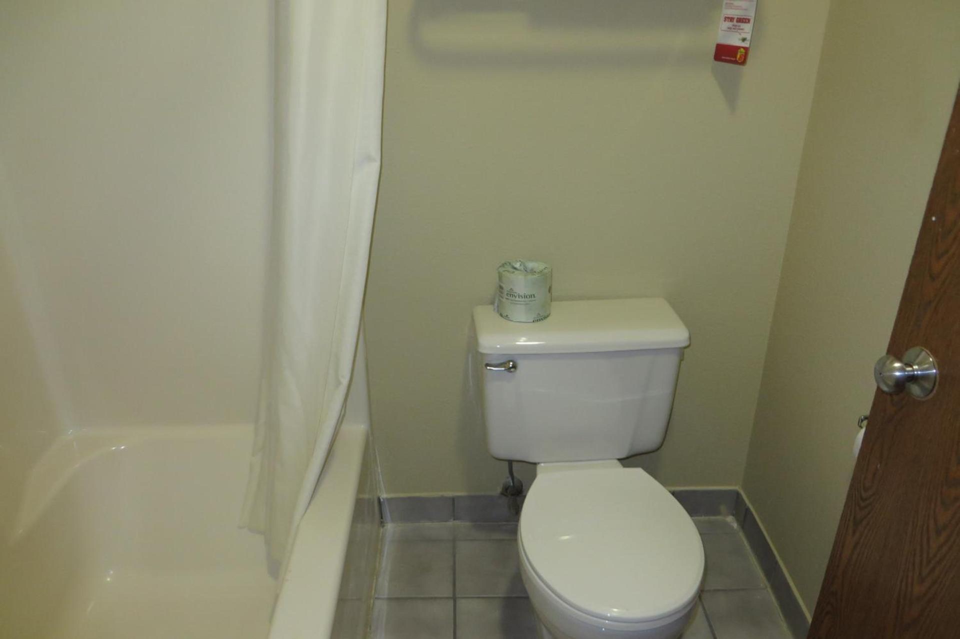 Western Inn & Suite Grinnell IA photo 51