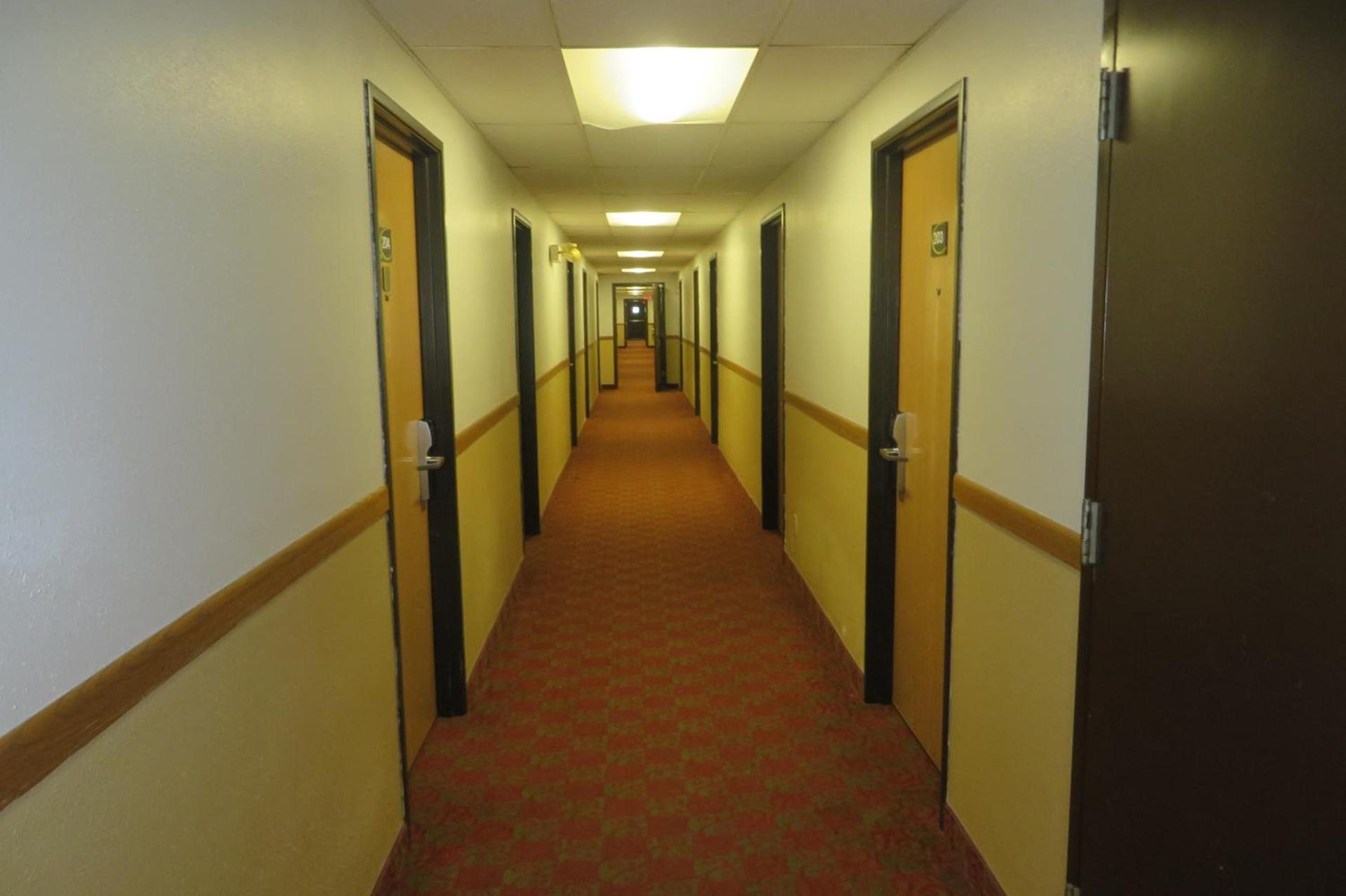 Western Inn & Suite Grinnell IA photo 30