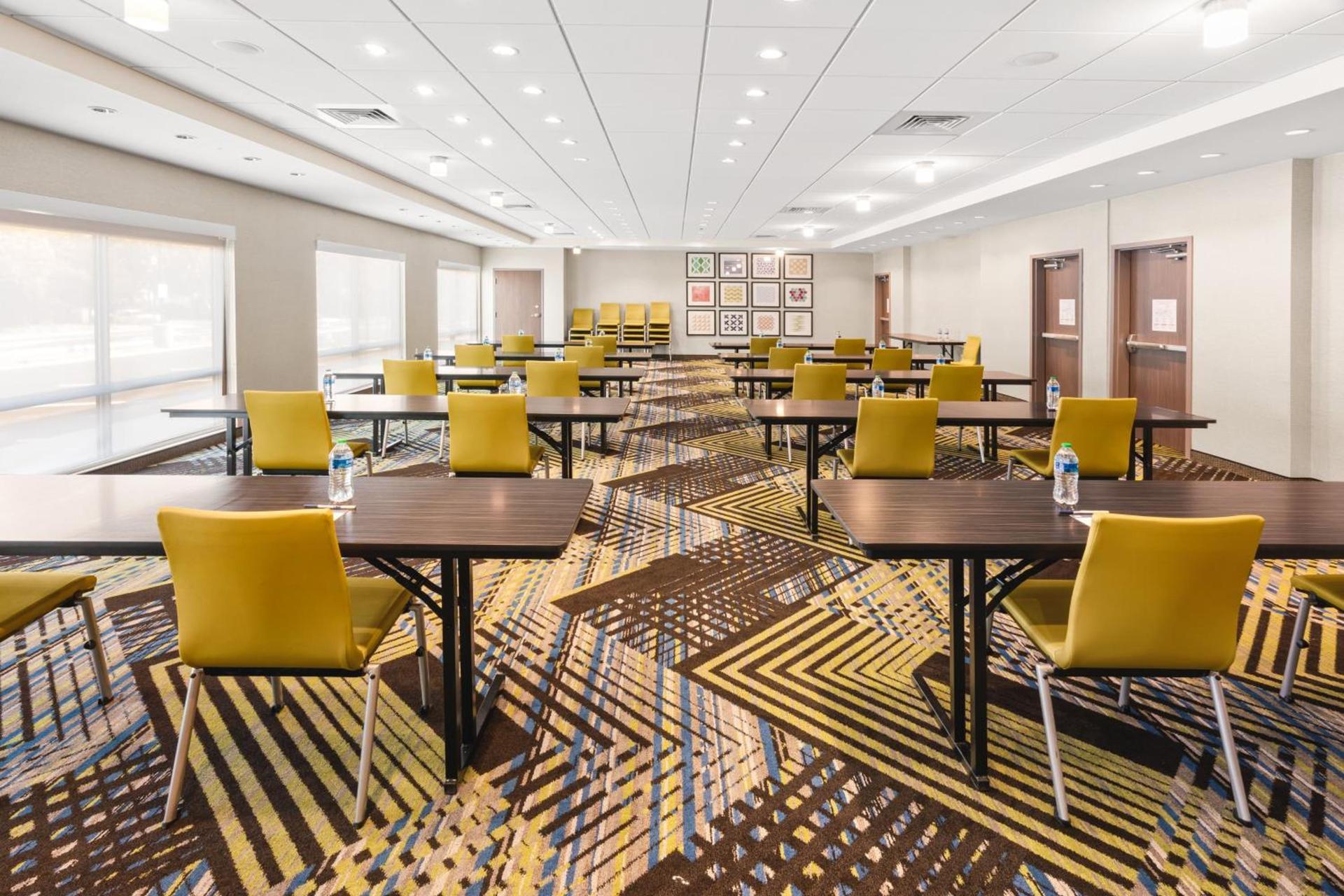 Holiday Inn Express & Suites - Suisun City by IHG photo 30