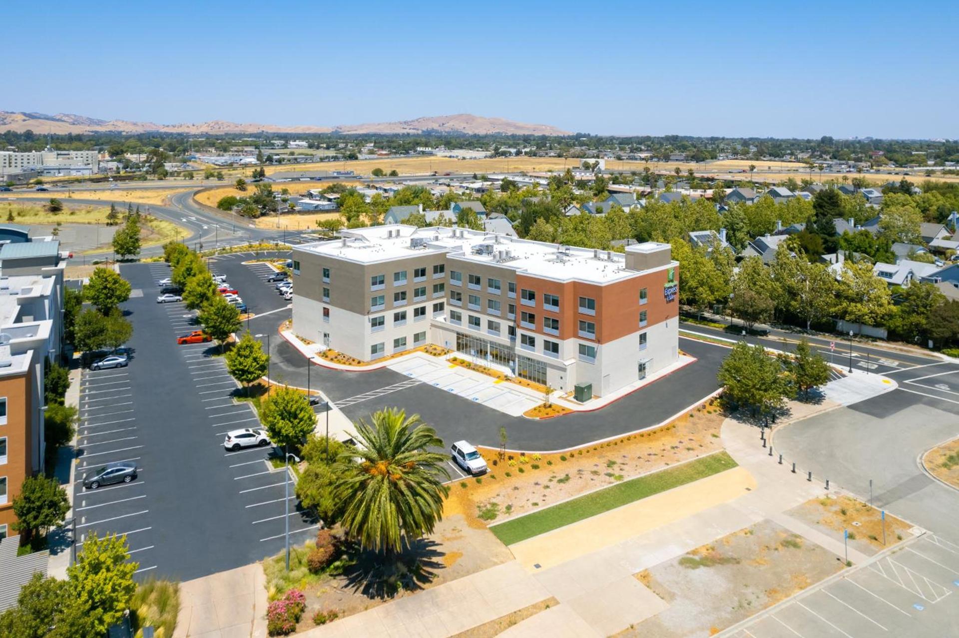 Holiday Inn Express & Suites - Suisun City by IHG photo 41