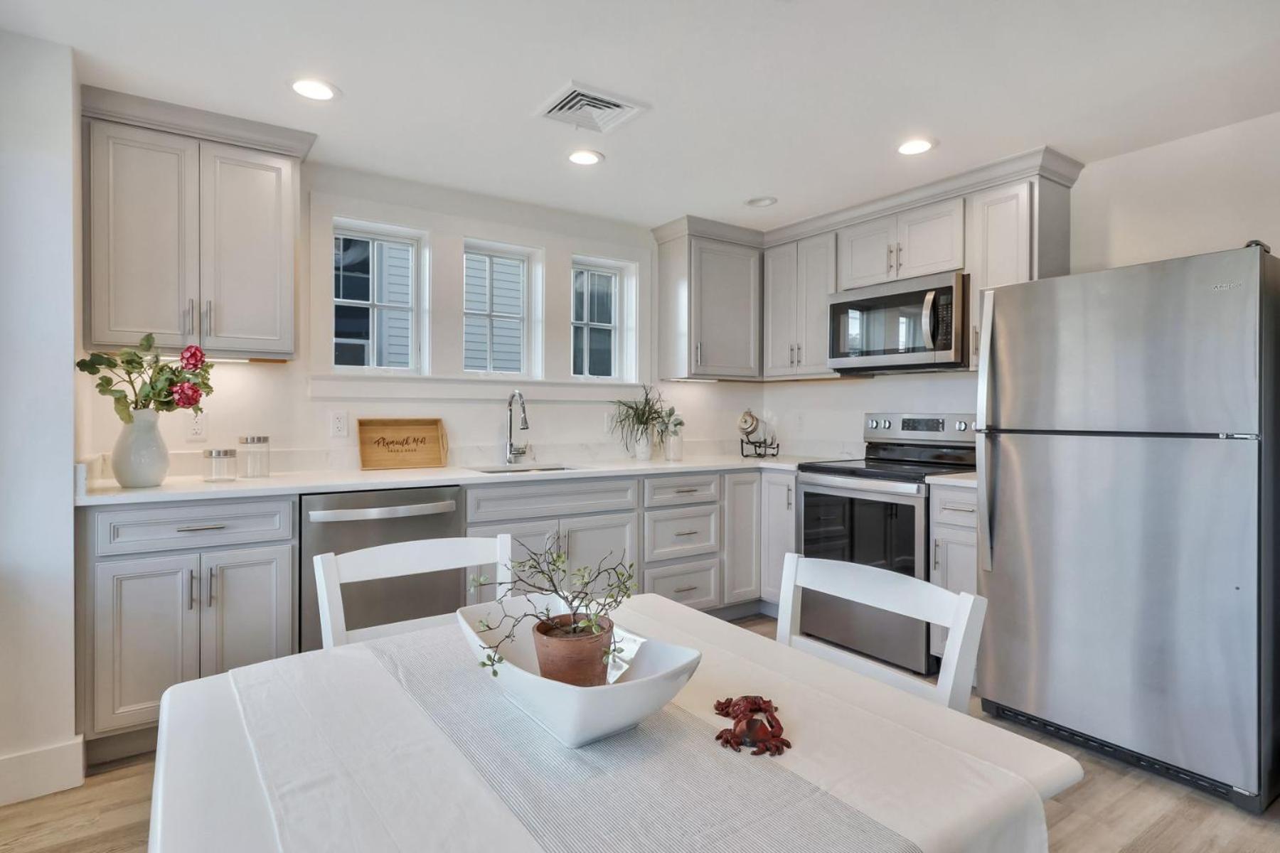 Harbourtown Suites on Plymouth Harbor photo 55