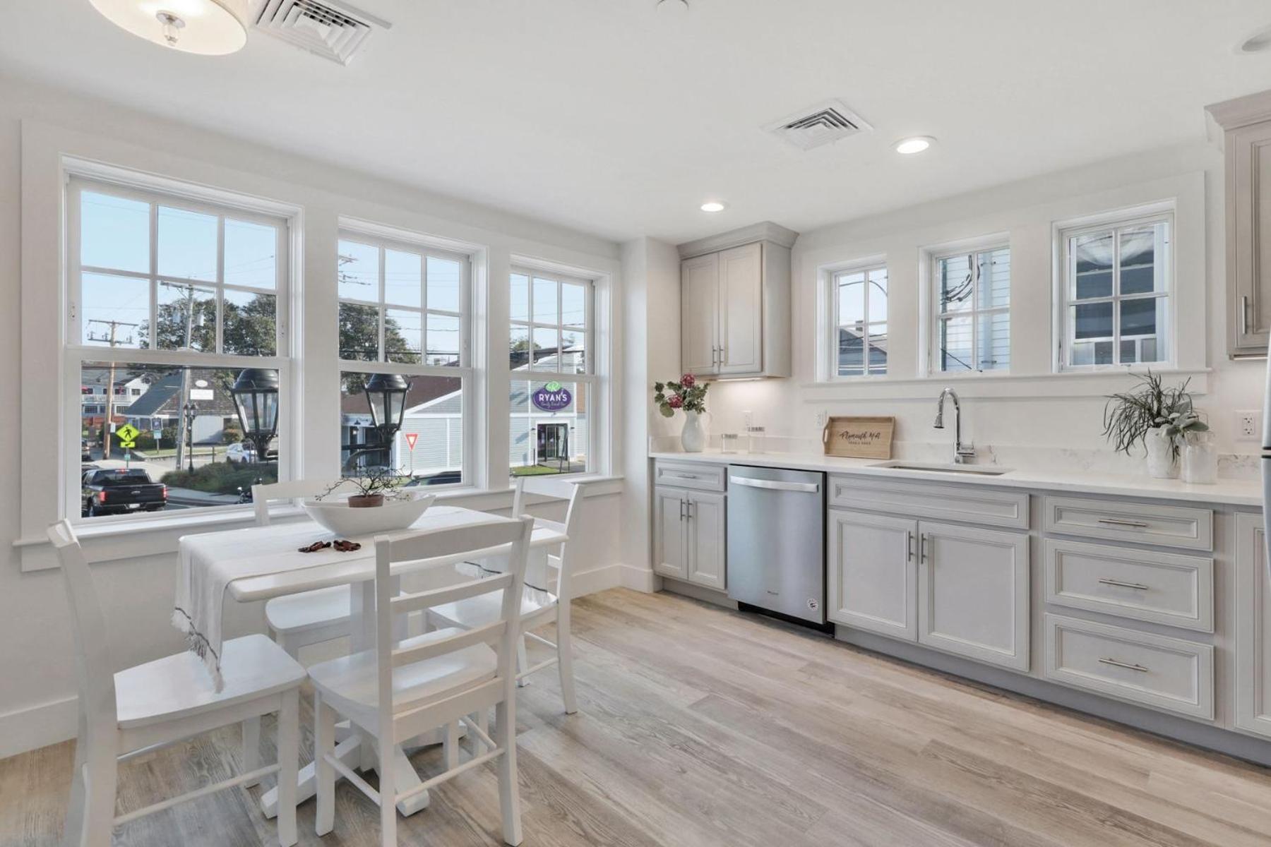 Harbourtown Suites on Plymouth Harbor photo 56