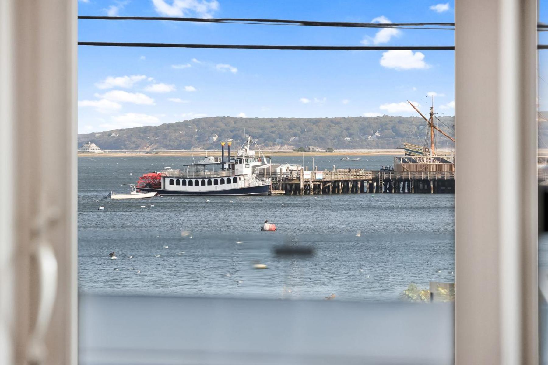 Harbourtown Suites on Plymouth Harbor photo 26