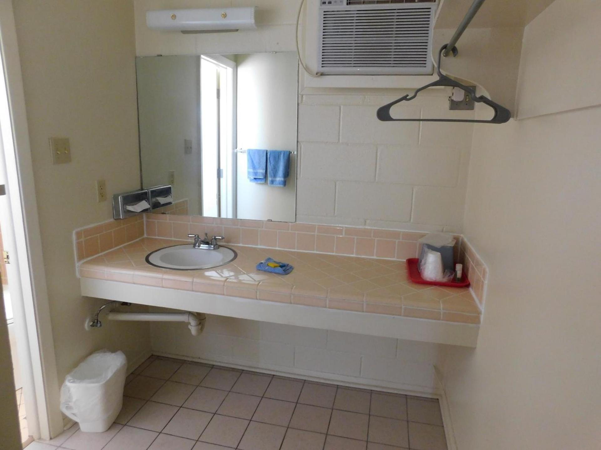 Royal Host Motel photo 20