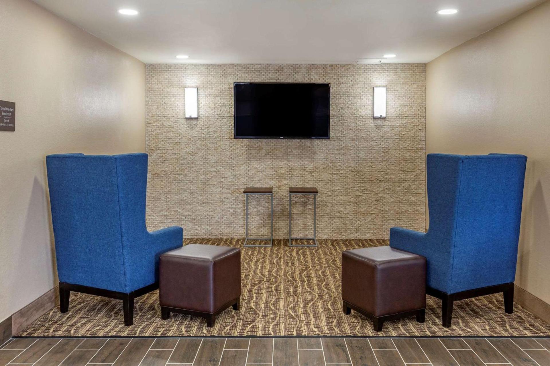Quality Inn & Suites Spring Lake - Fayetteville near Fort Bragg photo 3
