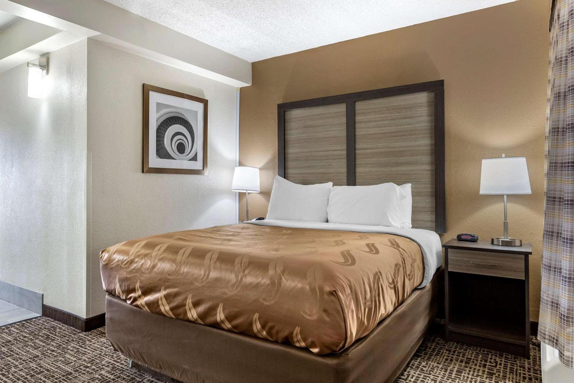 Quality Inn & Suites Spring Lake - Fayetteville near Fort Bragg photo 12