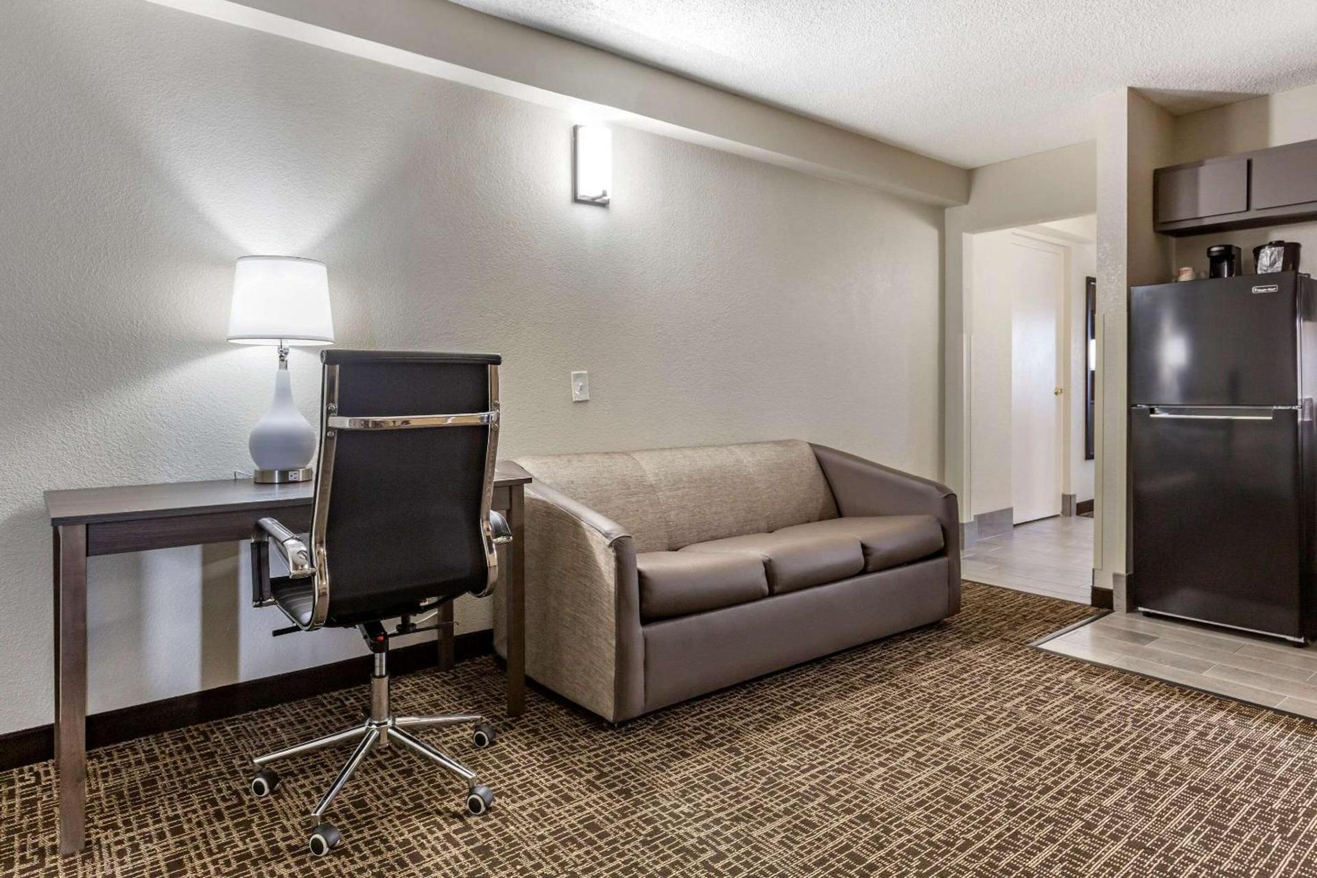 Quality Inn & Suites Spring Lake - Fayetteville near Fort Bragg photo 21
