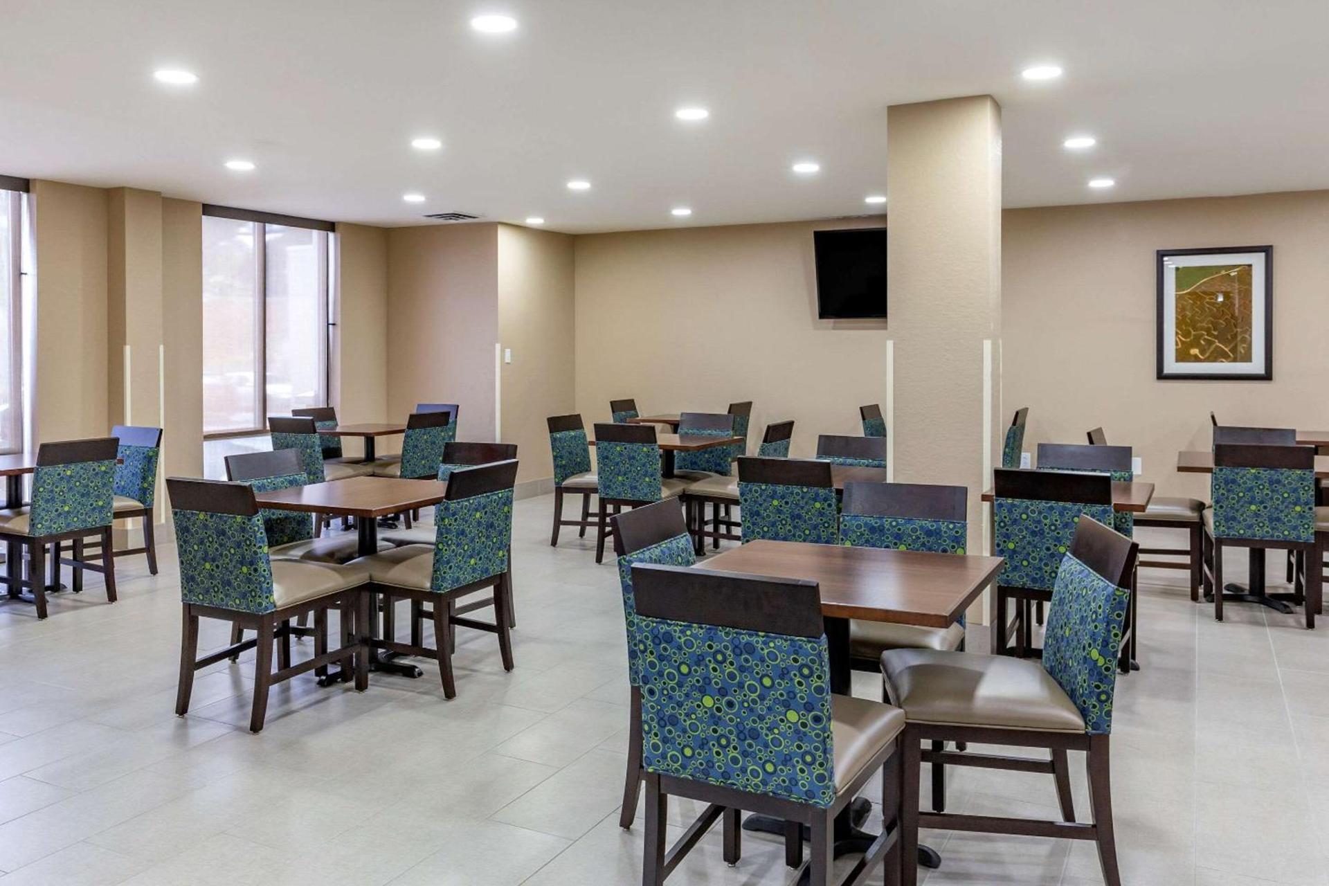 Quality Inn & Suites Spring Lake - Fayetteville near Fort Bragg photo 28