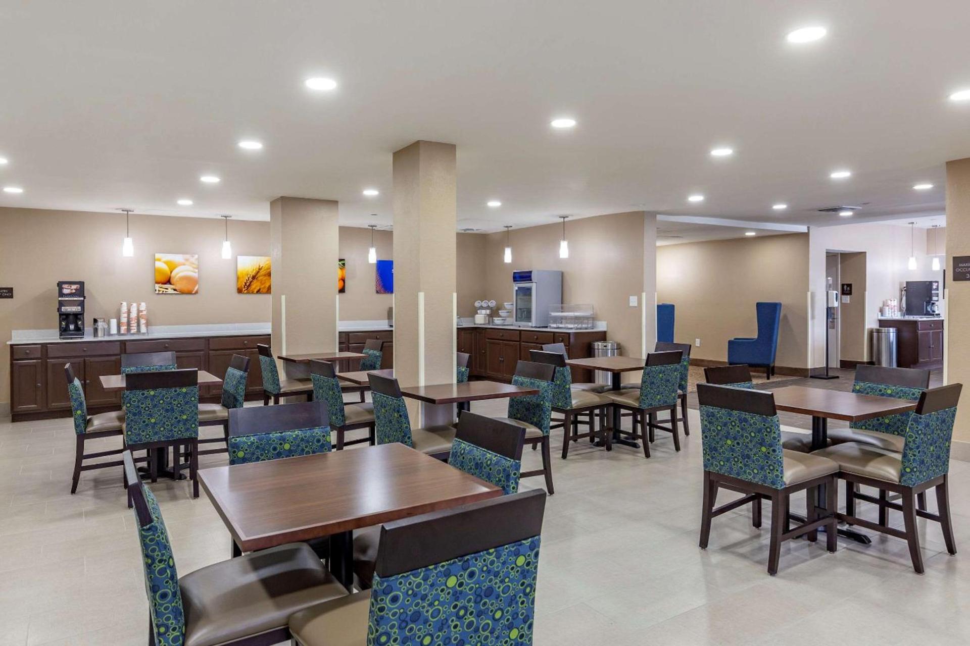 Quality Inn & Suites Spring Lake - Fayetteville near Fort Bragg photo 27