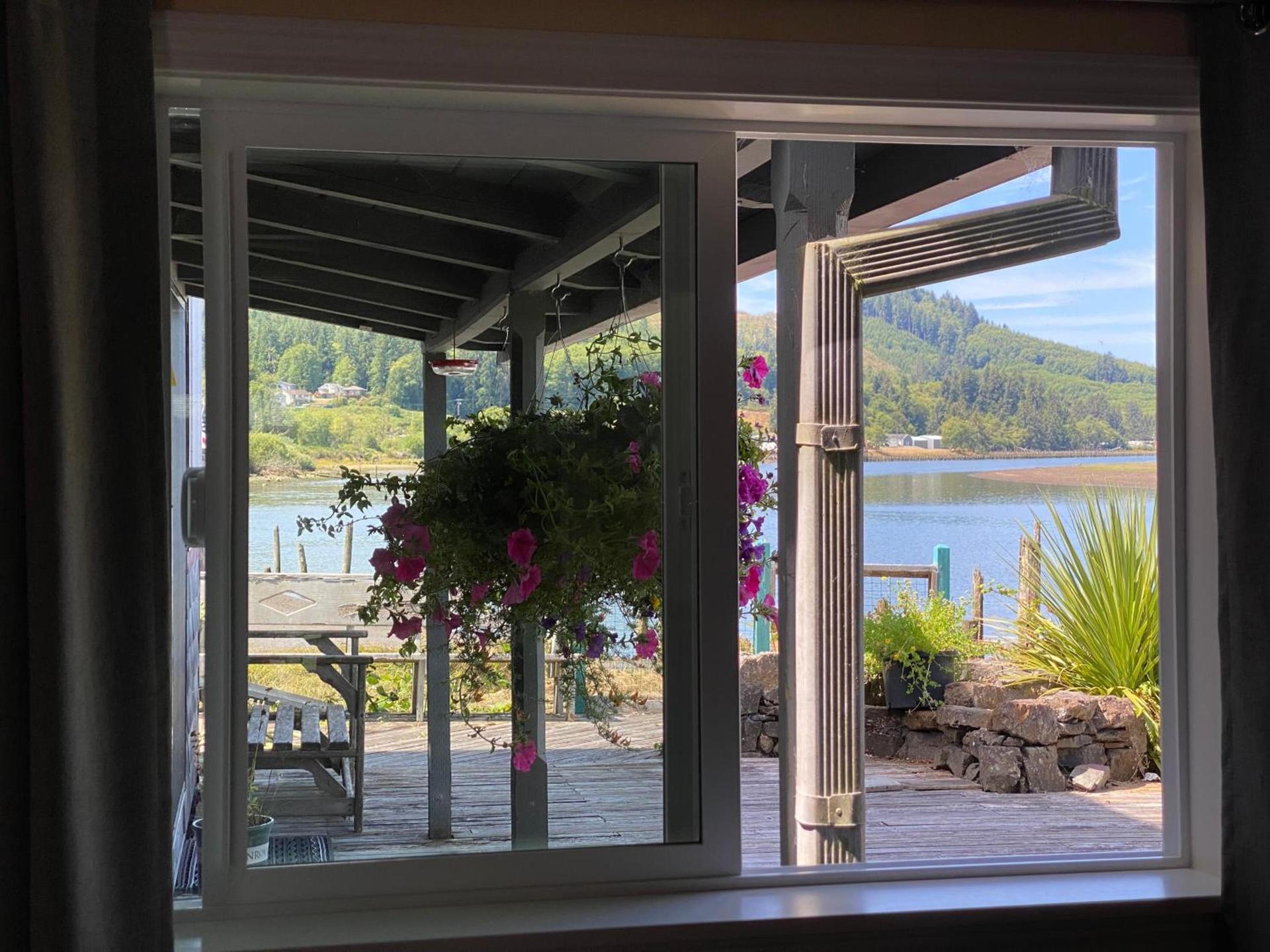 Wheeler on the Bay Lodge and Marina photo 96