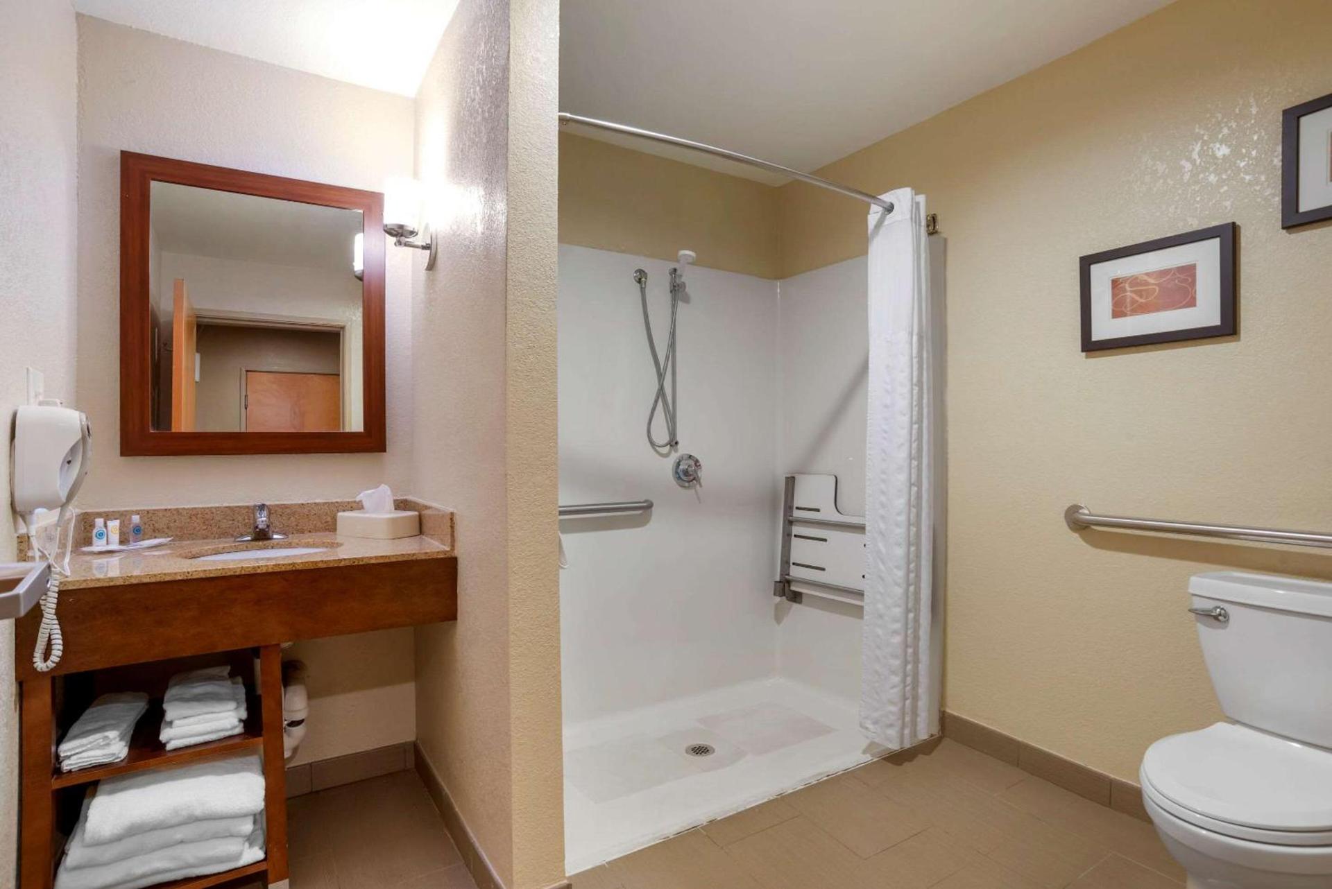 Comfort Suites Oxford I-20 exit 188 photo 10