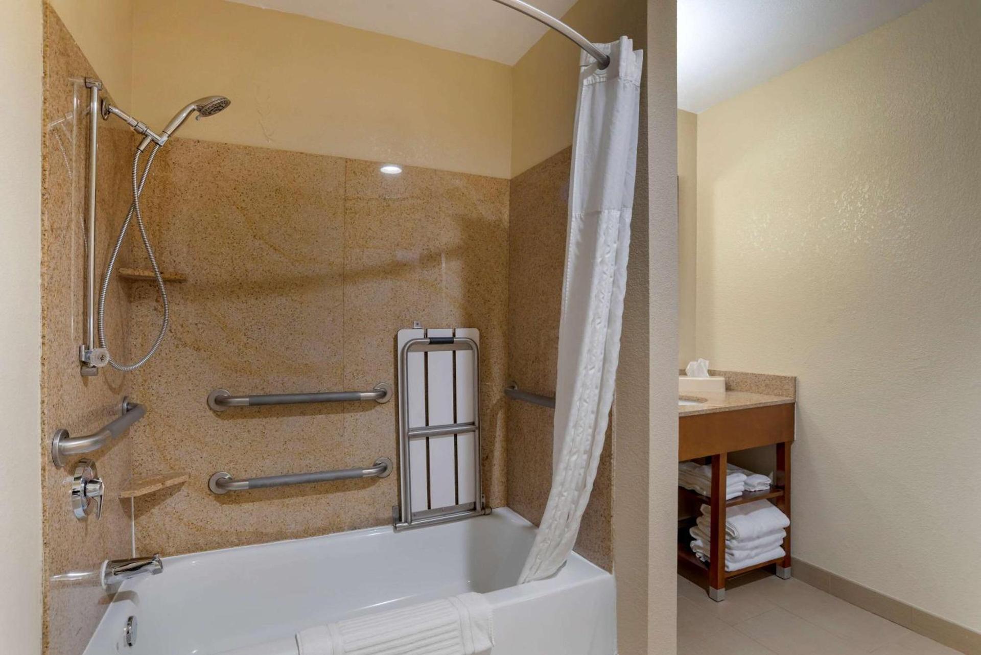 Comfort Suites Oxford I-20 exit 188 photo 21
