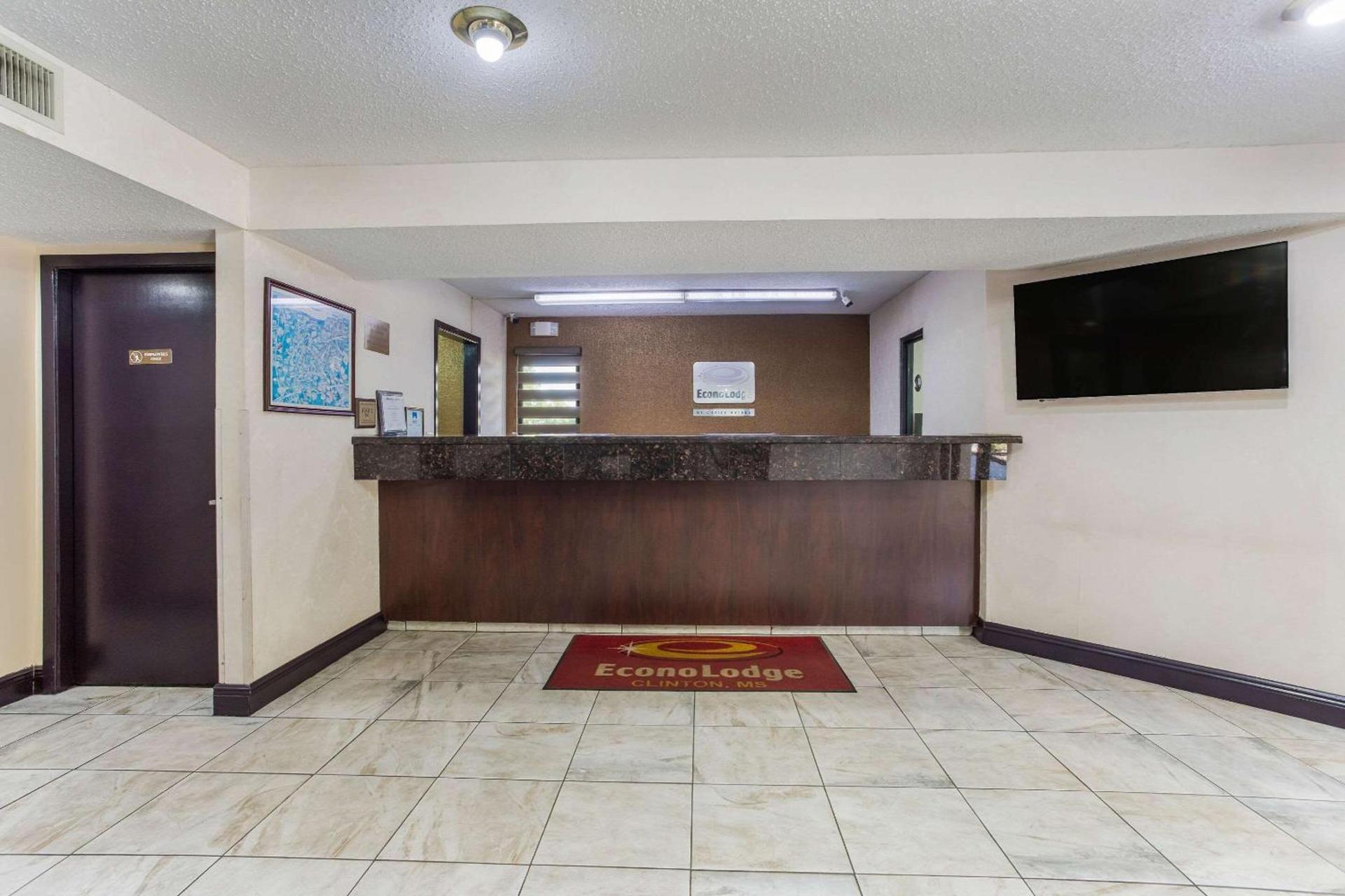 Econo Lodge Clinton - Jackson West photo 4