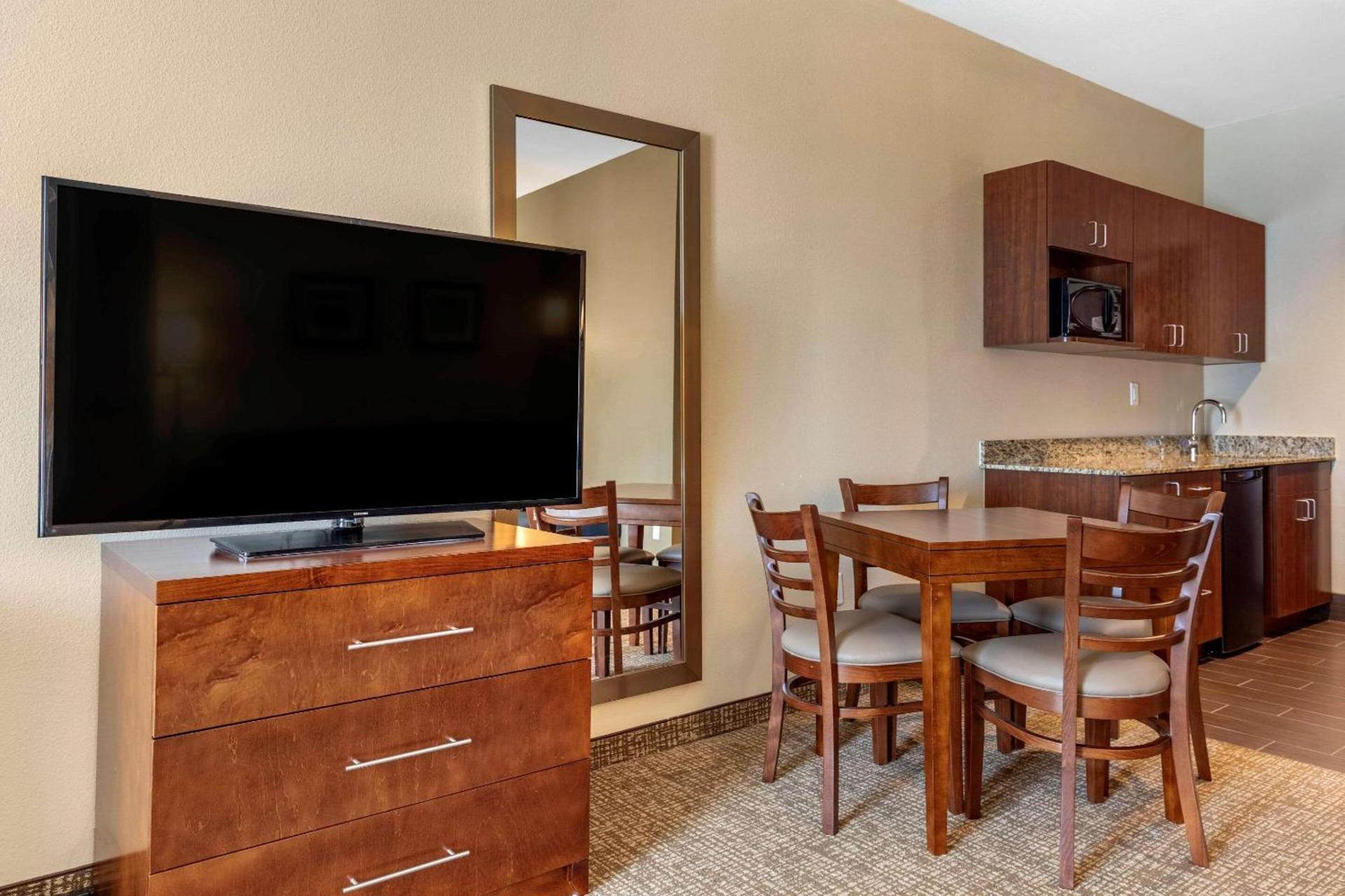 Comfort Inn & Suites Edgewood photo 5