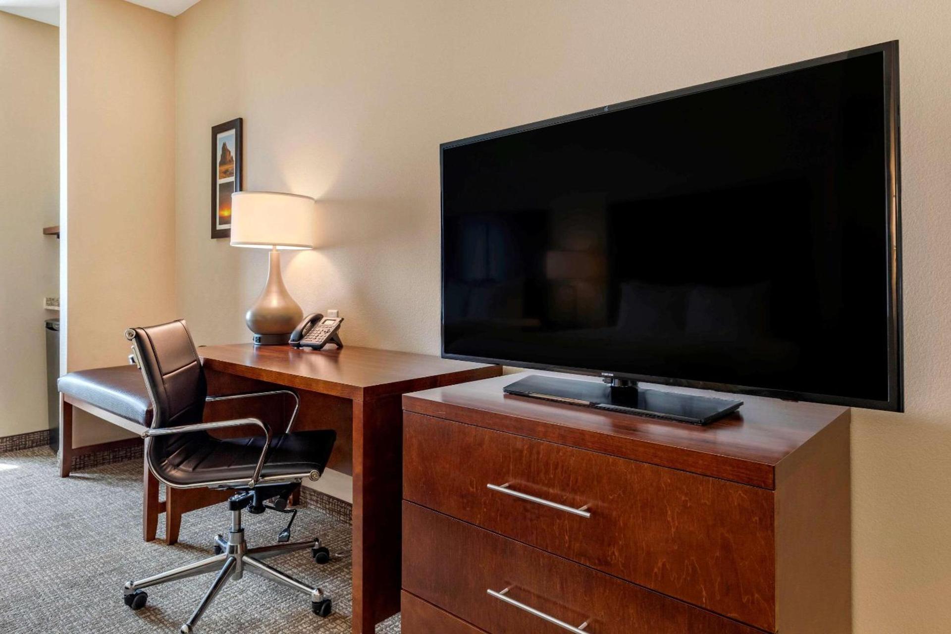 Comfort Inn & Suites Edgewood photo 8
