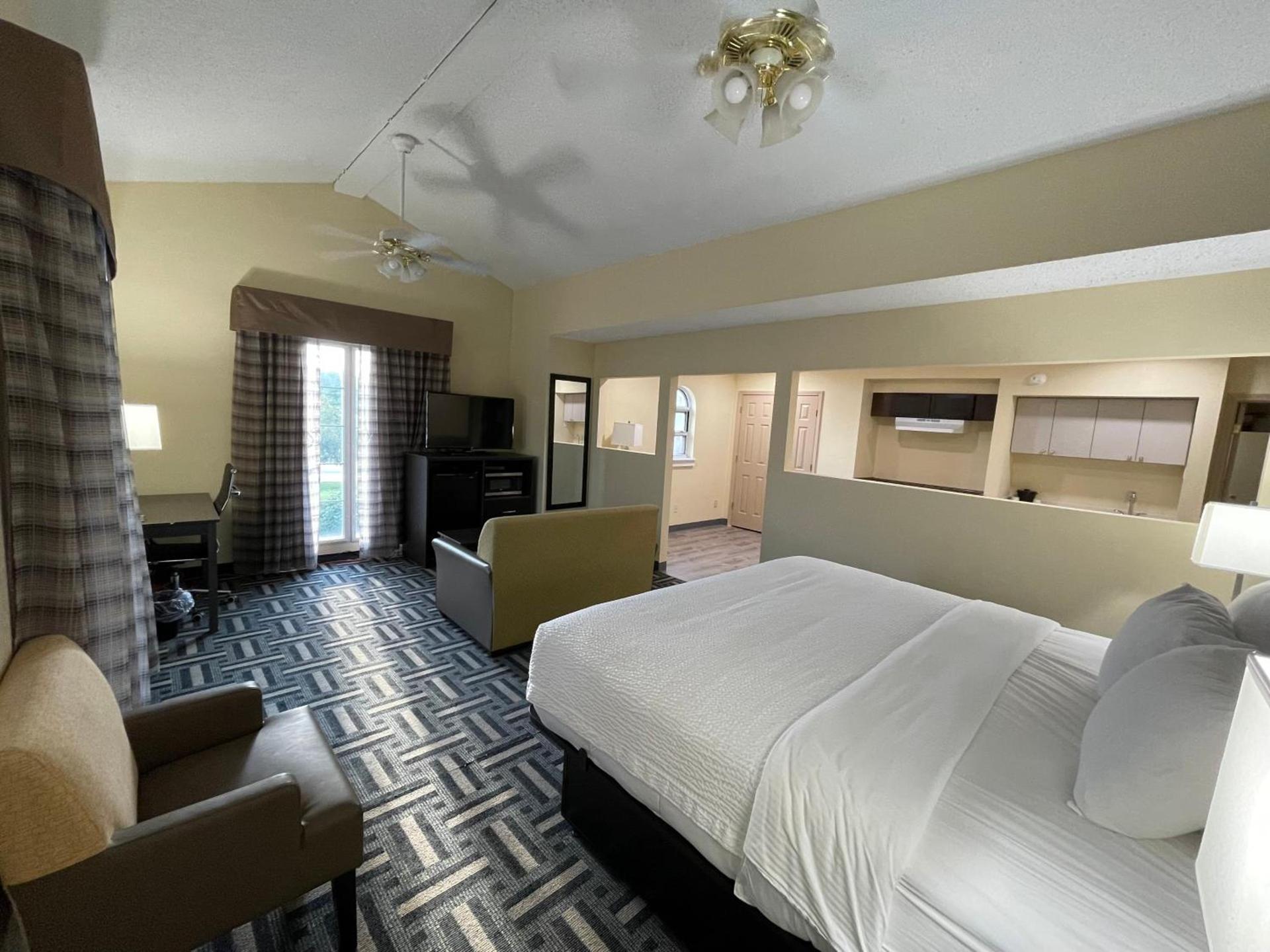 Baymont by Wyndham Indianapolis Airport Lynhurst photo 18
