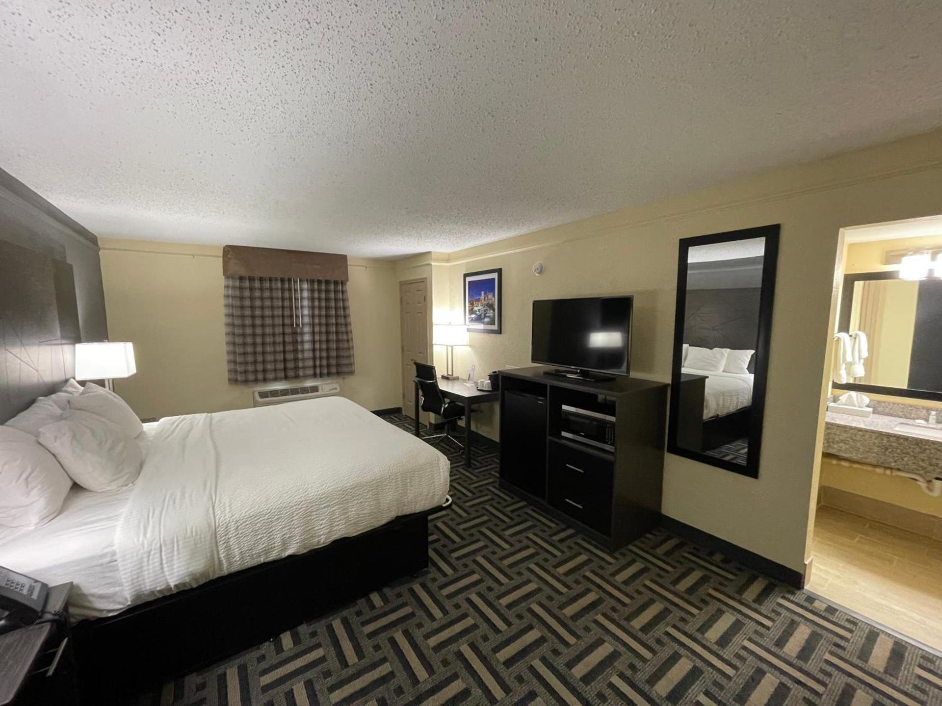 Baymont by Wyndham Indianapolis Airport Lynhurst photo 16