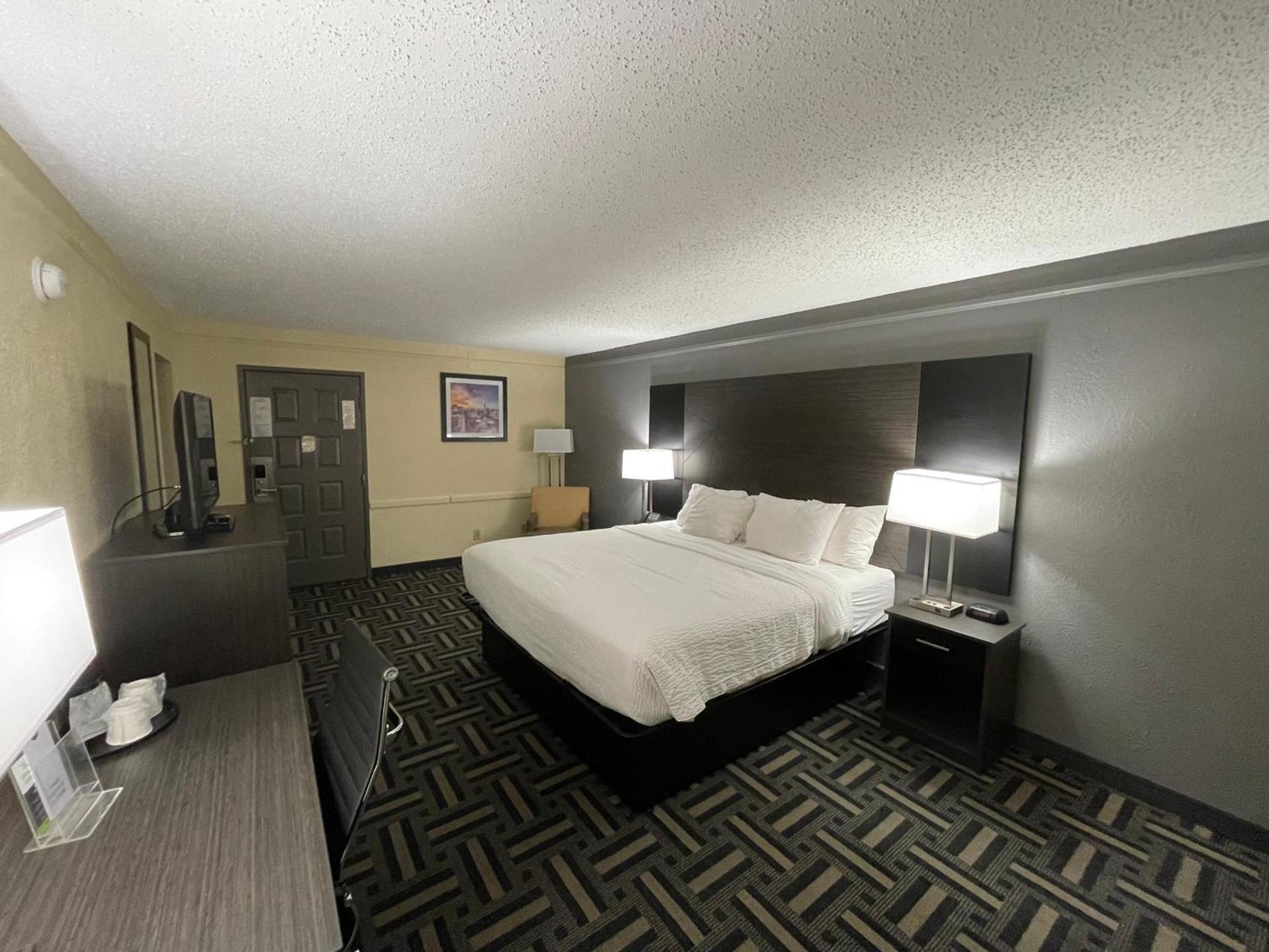 Baymont by Wyndham Indianapolis Airport Lynhurst photo 13
