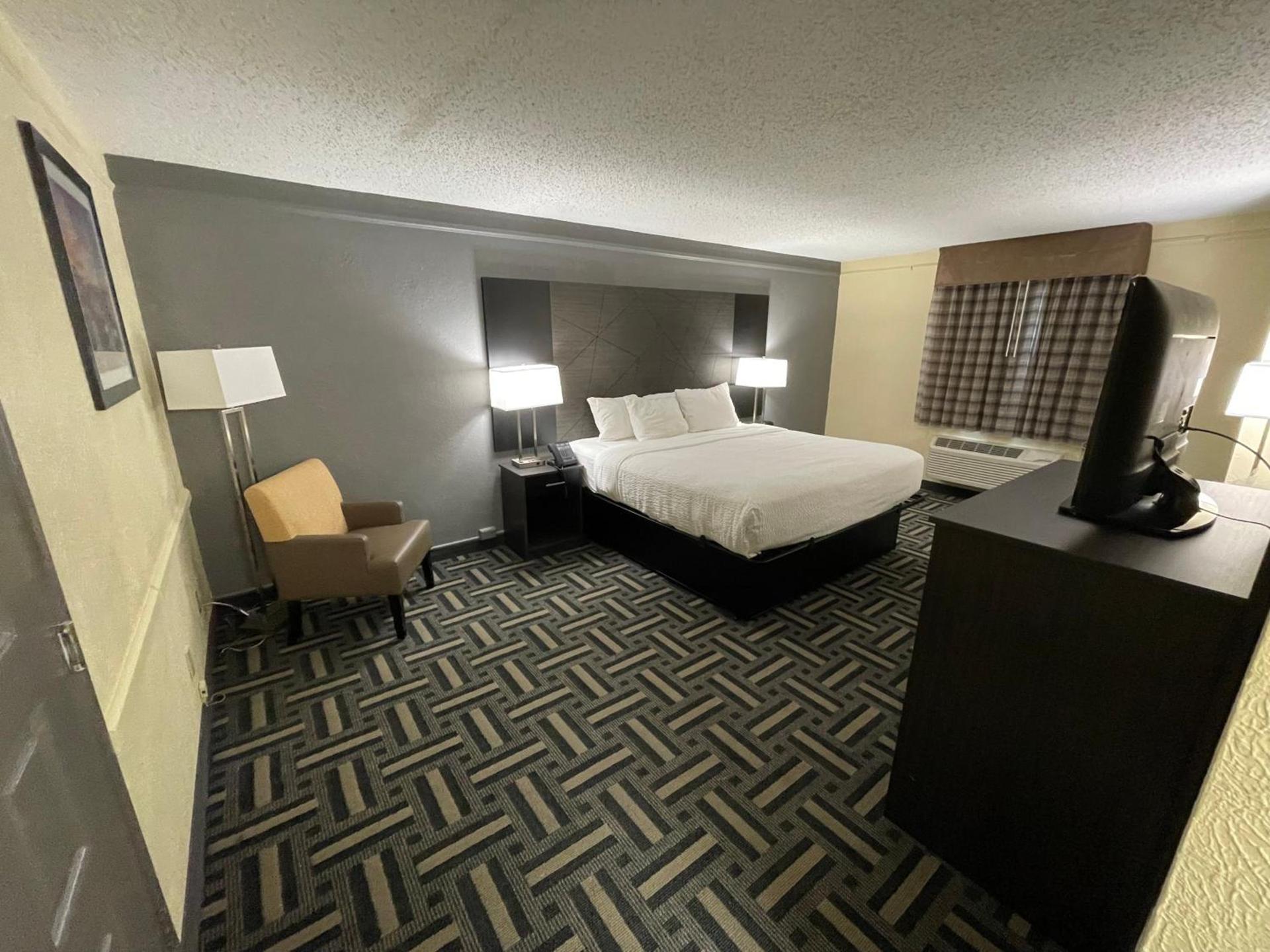 Baymont by Wyndham Indianapolis Airport Lynhurst photo 15